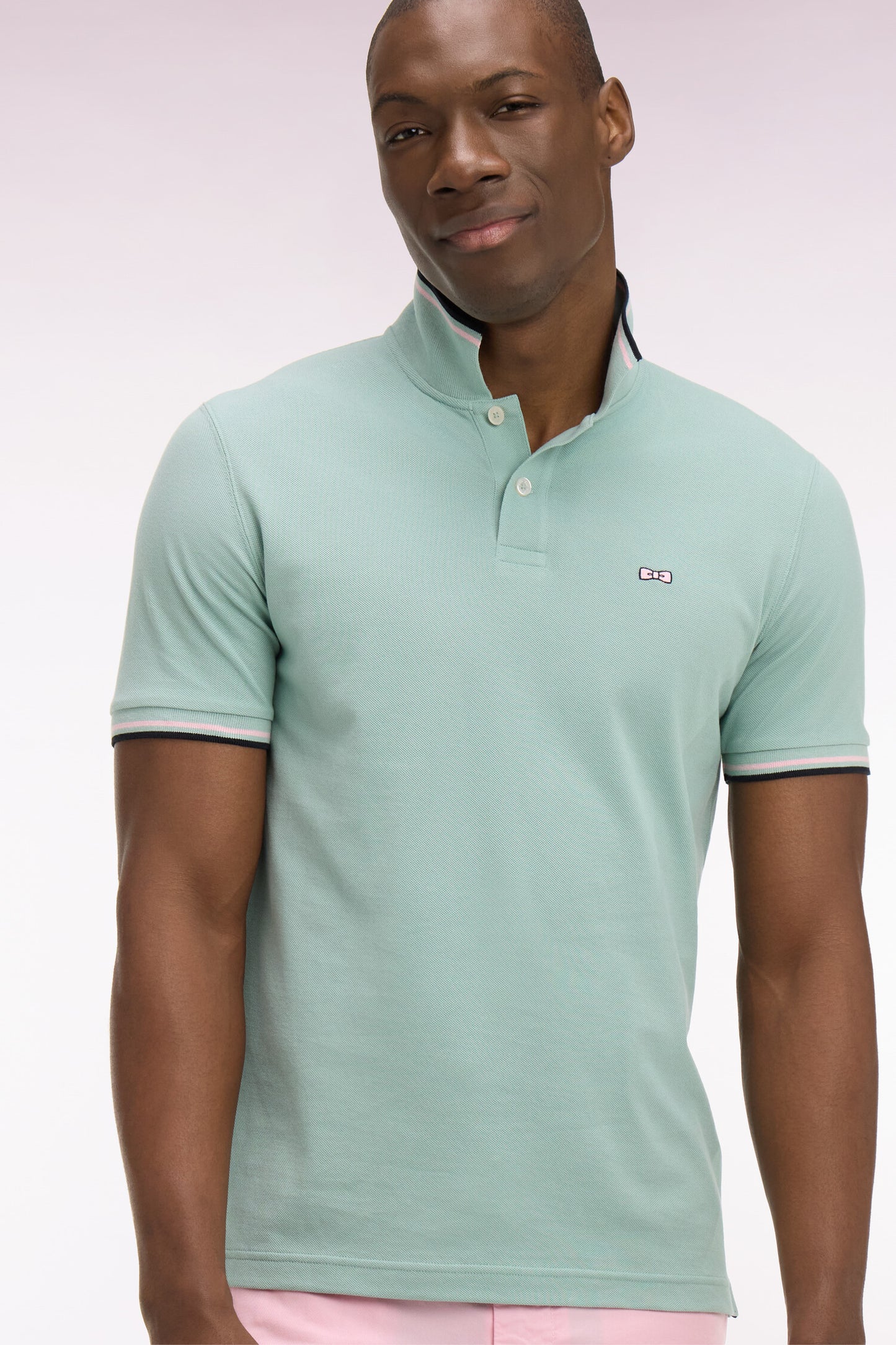 Polo à manches courtes en coton vert d'eau détails rayés coupe regular