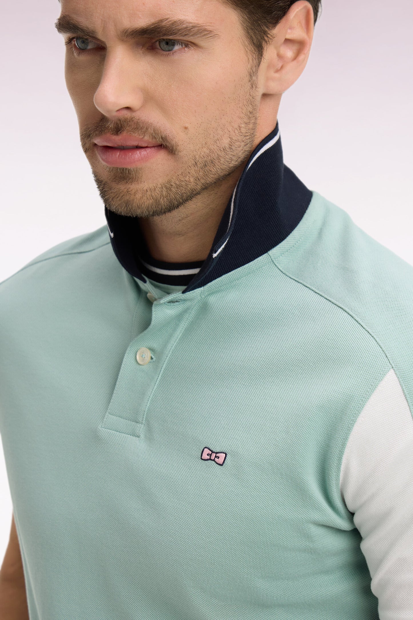 Polo à manches courtes en coton vert d'eau brodé coupe regular