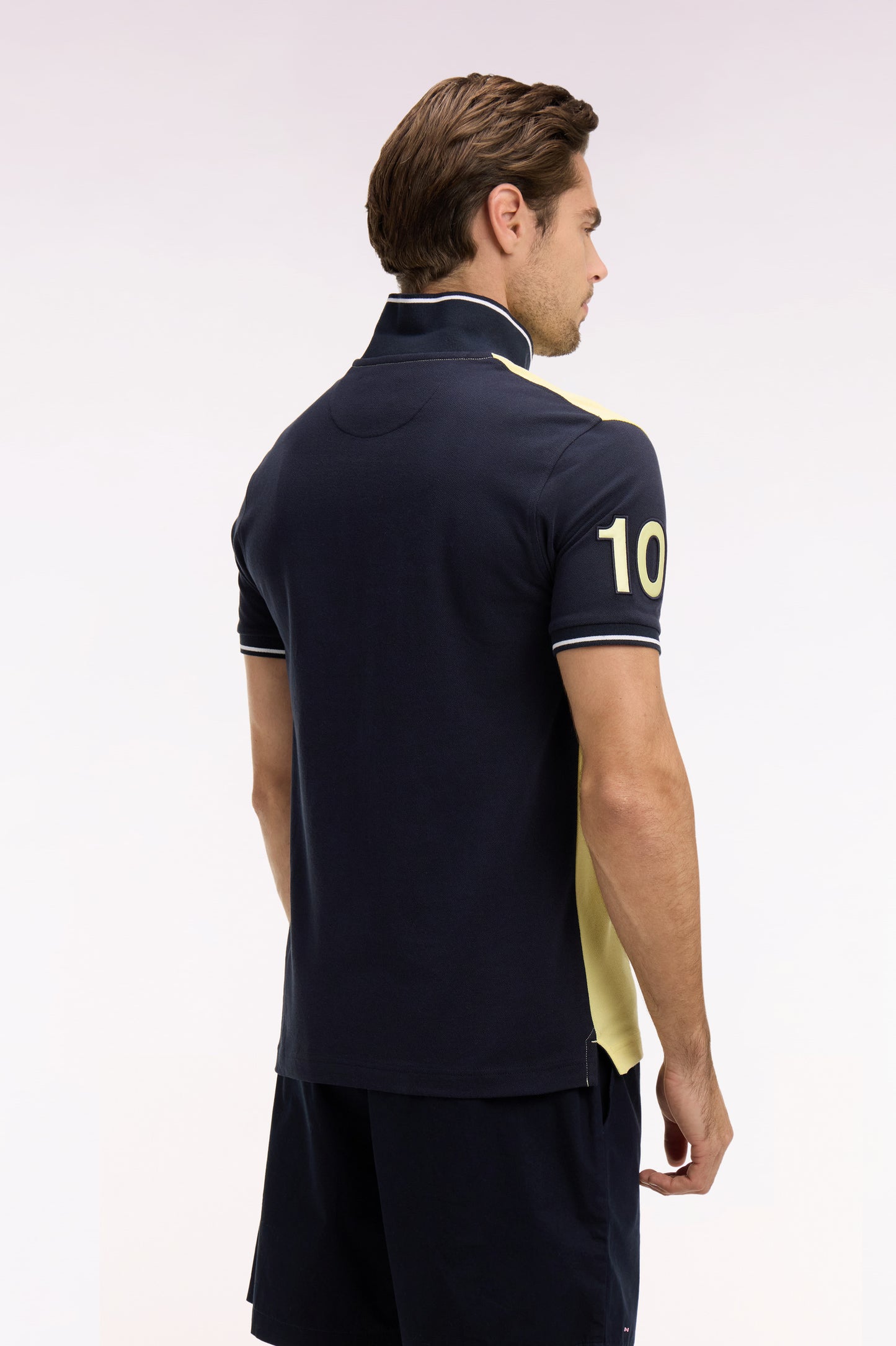 Polo à manches courtes en coton jaune clair et marine coupe regular