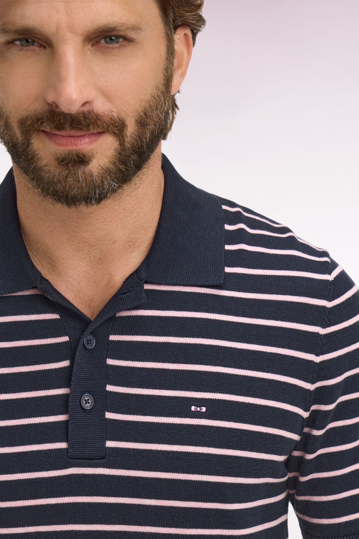 Pull manches courtes à col polo en coton marine rayé