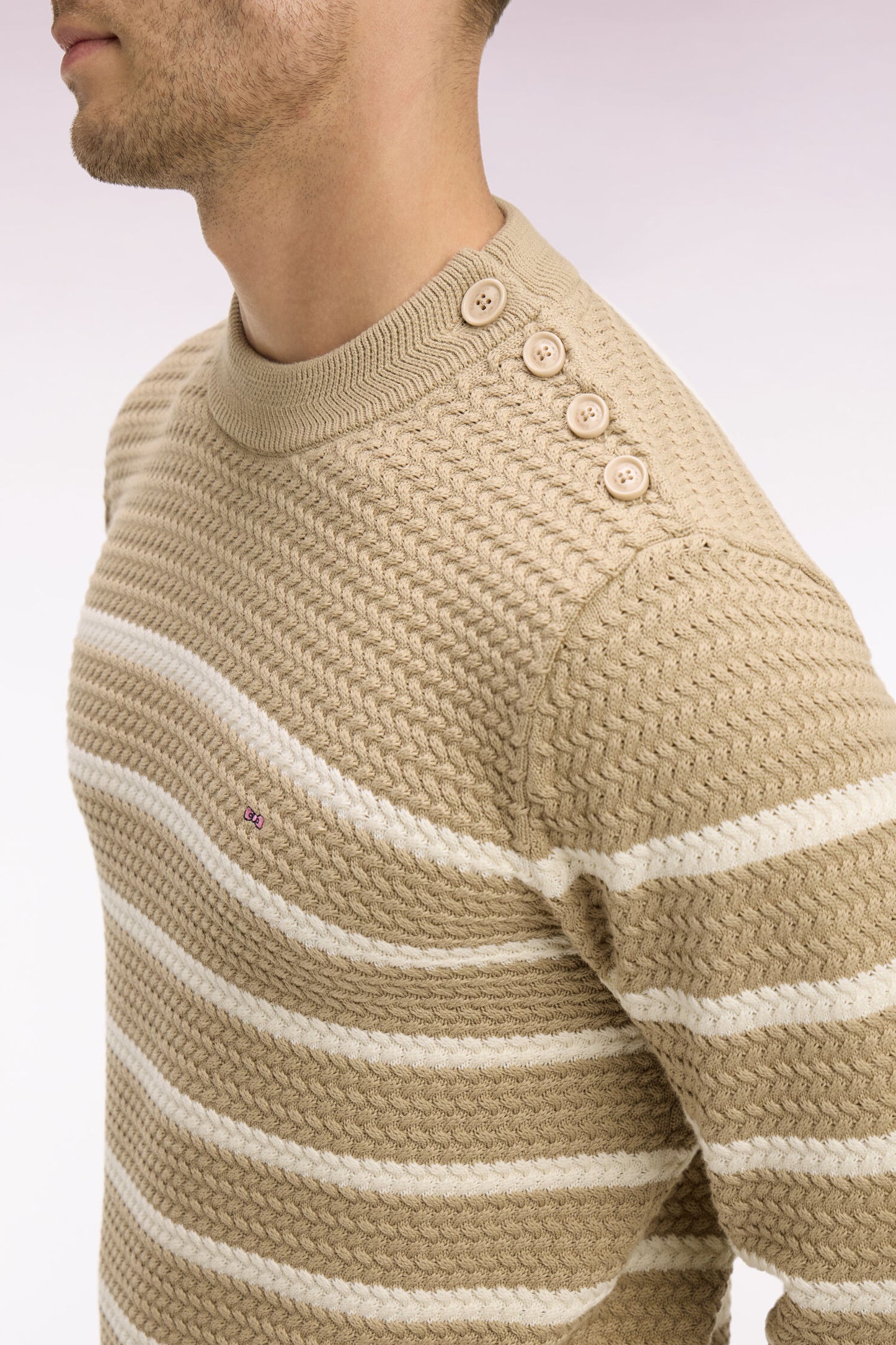Pull marin à épaule boutonnée en coton chevron beige