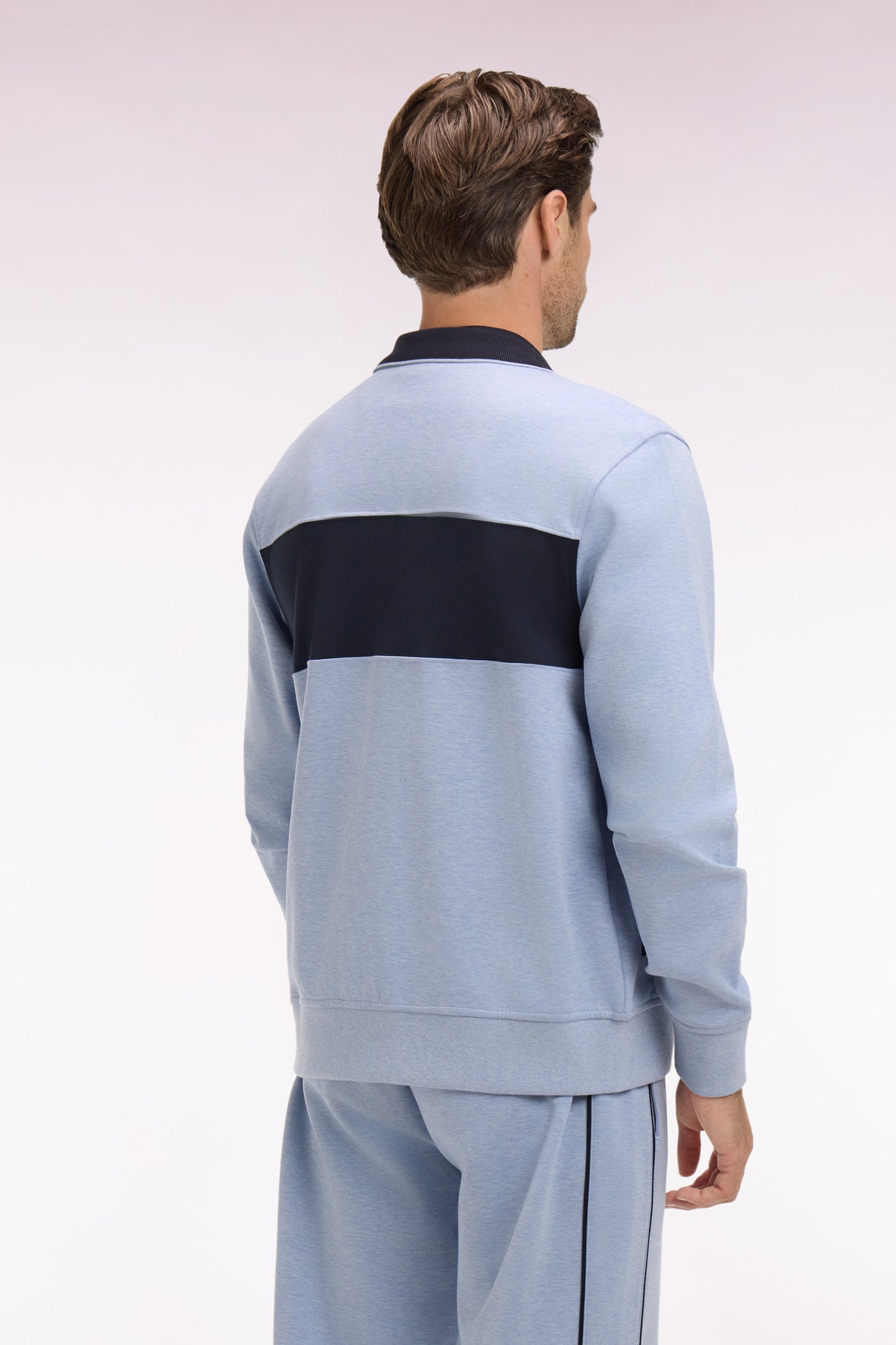 Sweatshirt zippé col polo en molleton bleu ciel