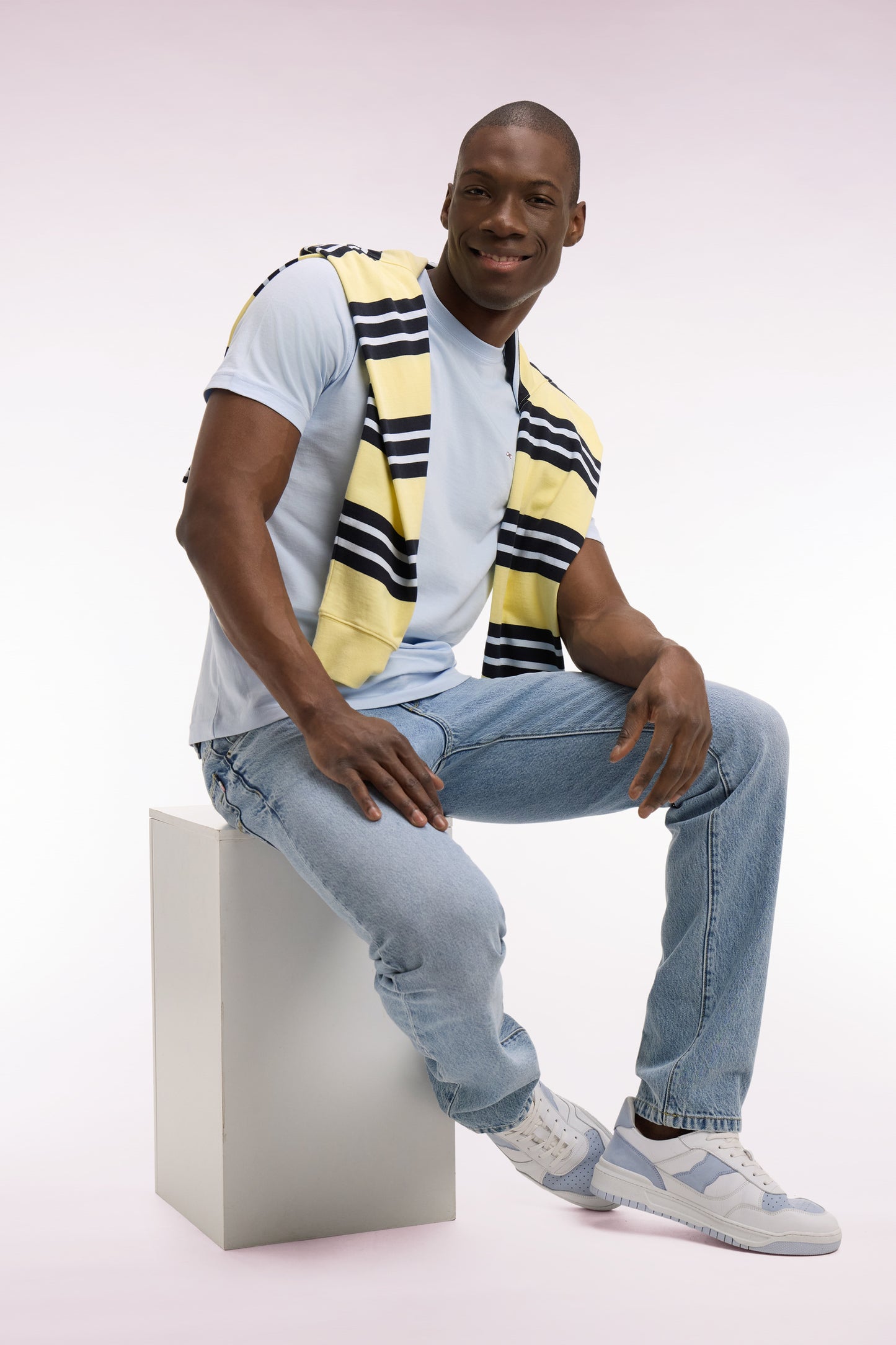 T-shirt à manches courtes en coton Pima bleu ciel brodé coupe regular