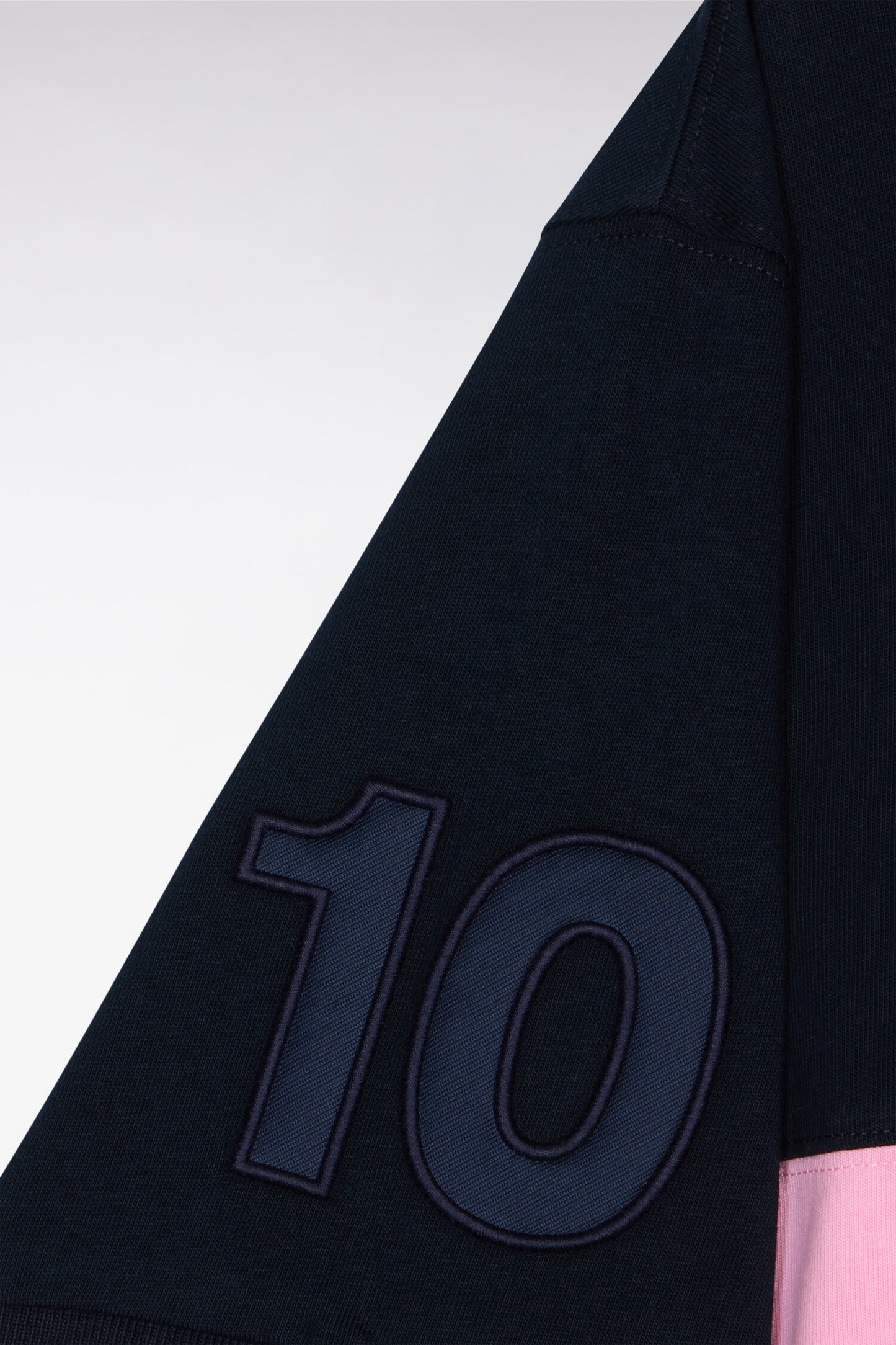 T-shirt à manches courtes en coton marine découpes roses coupe regular