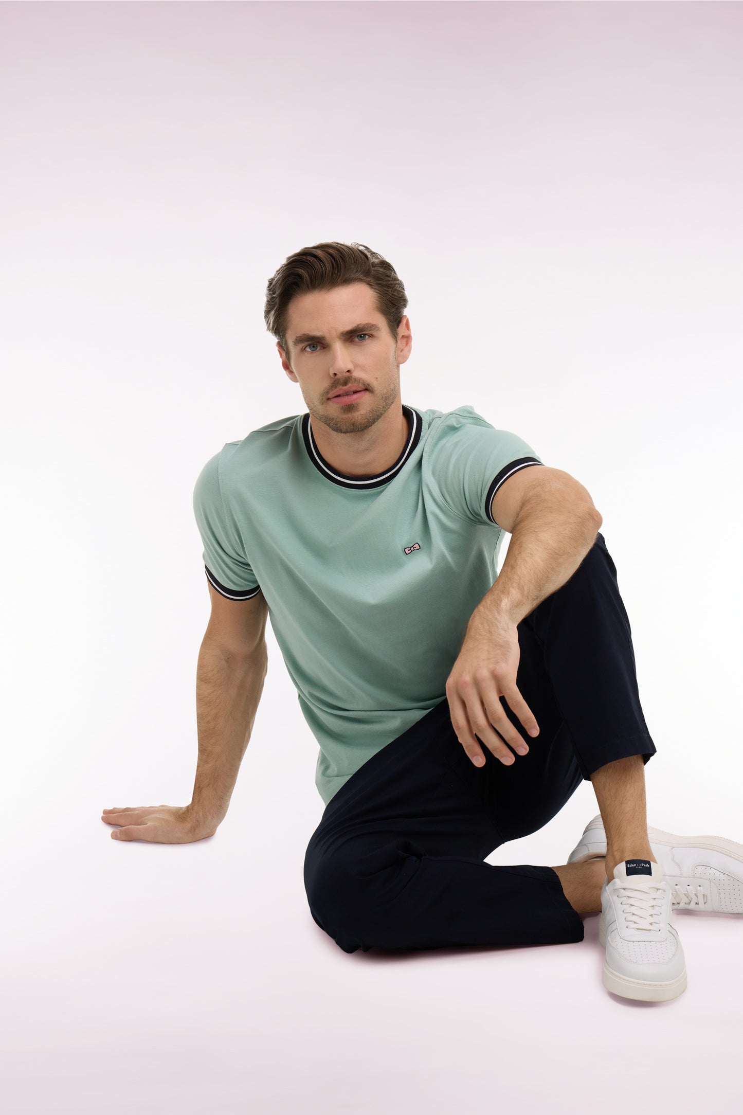 T-shirt à manches courtes en coton vert d'eau brodé coupe regular