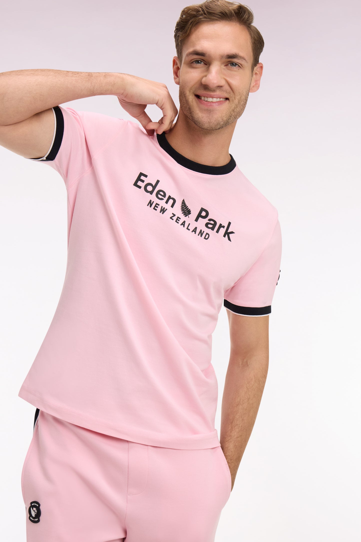 T-shirt à manches courtes New Zealand en coton rose coupe regular