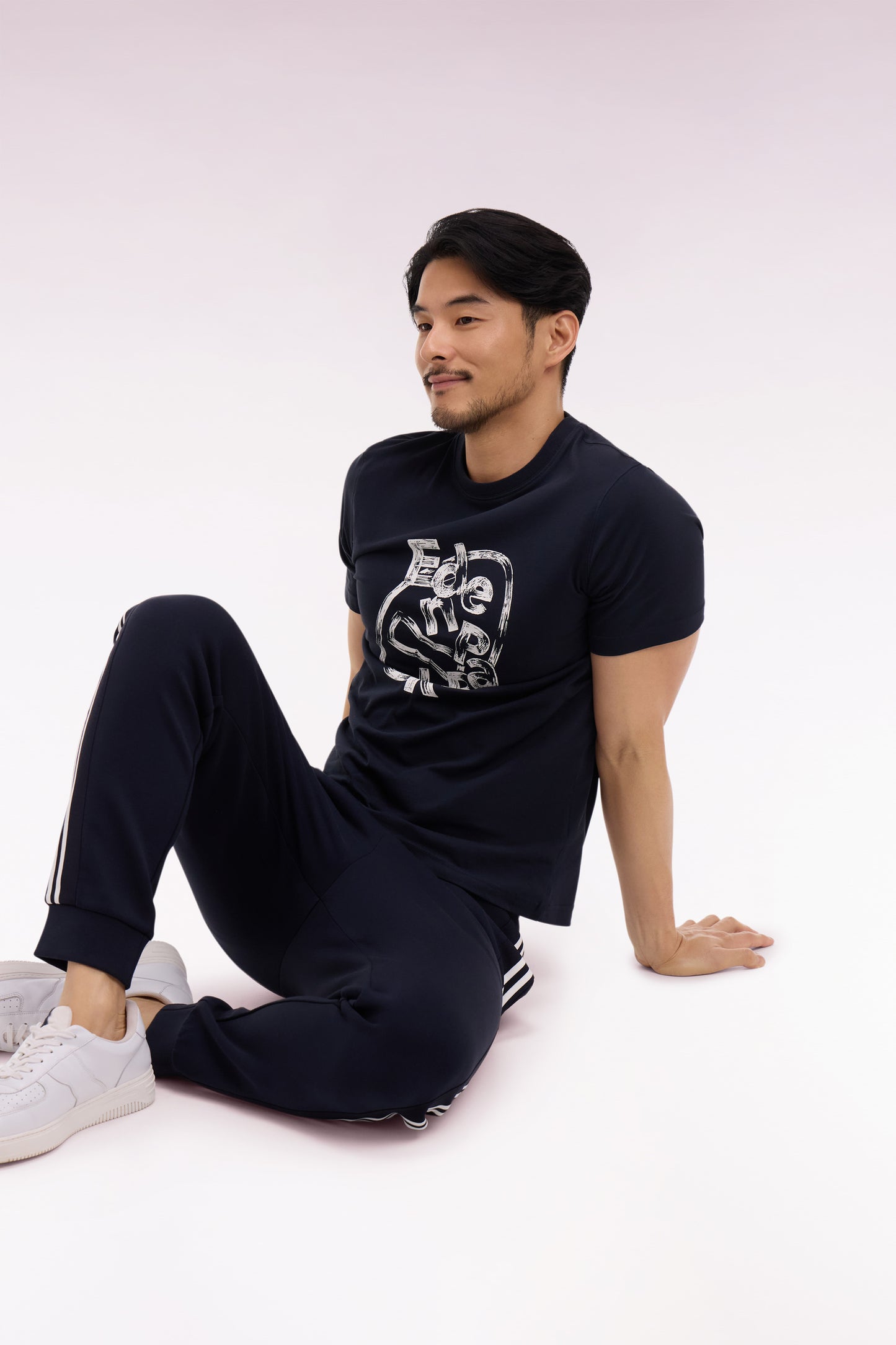 Short-sleeved T-shirt in navy screen-printed cotton, regular fit