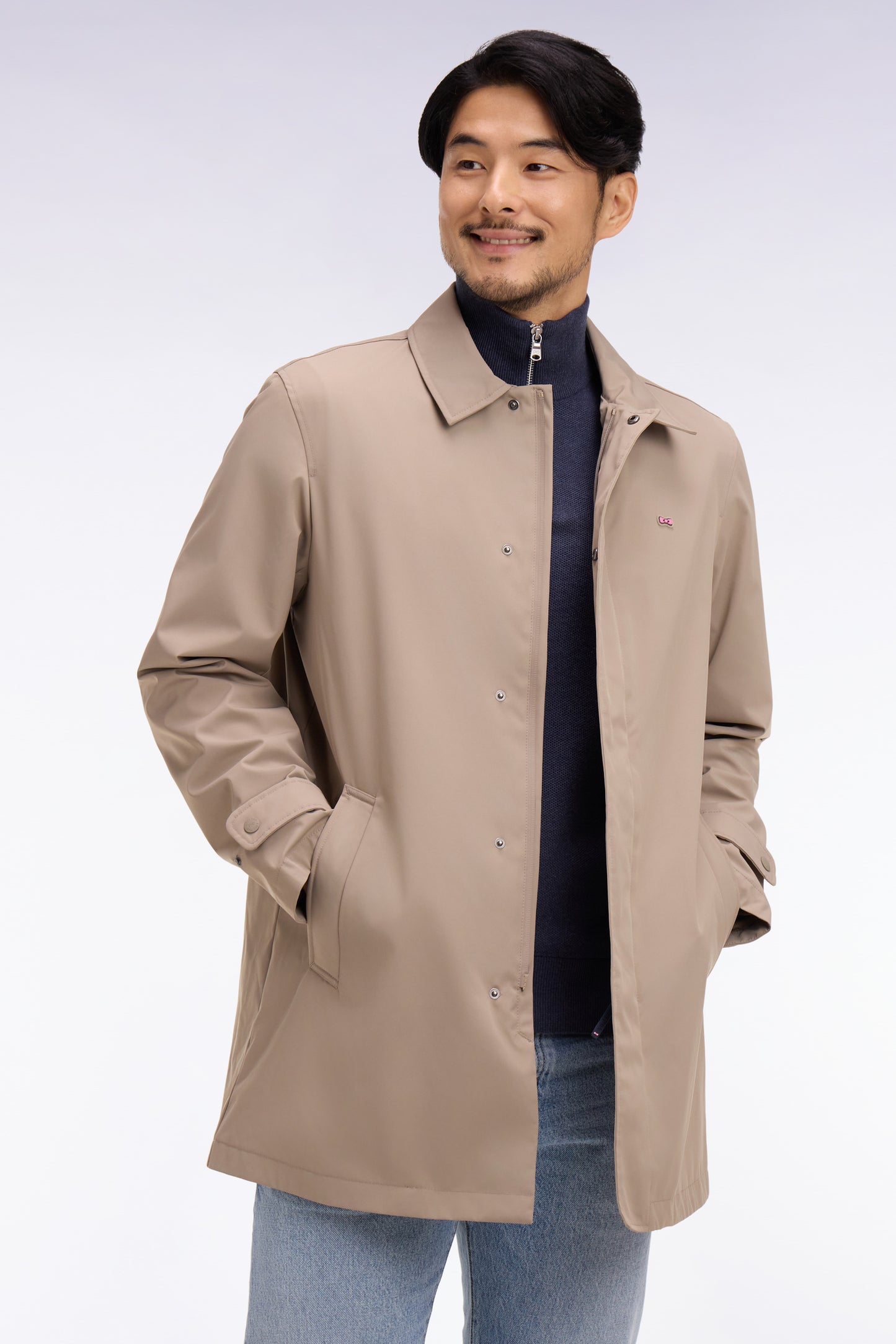 Imperméable court en nylon grège