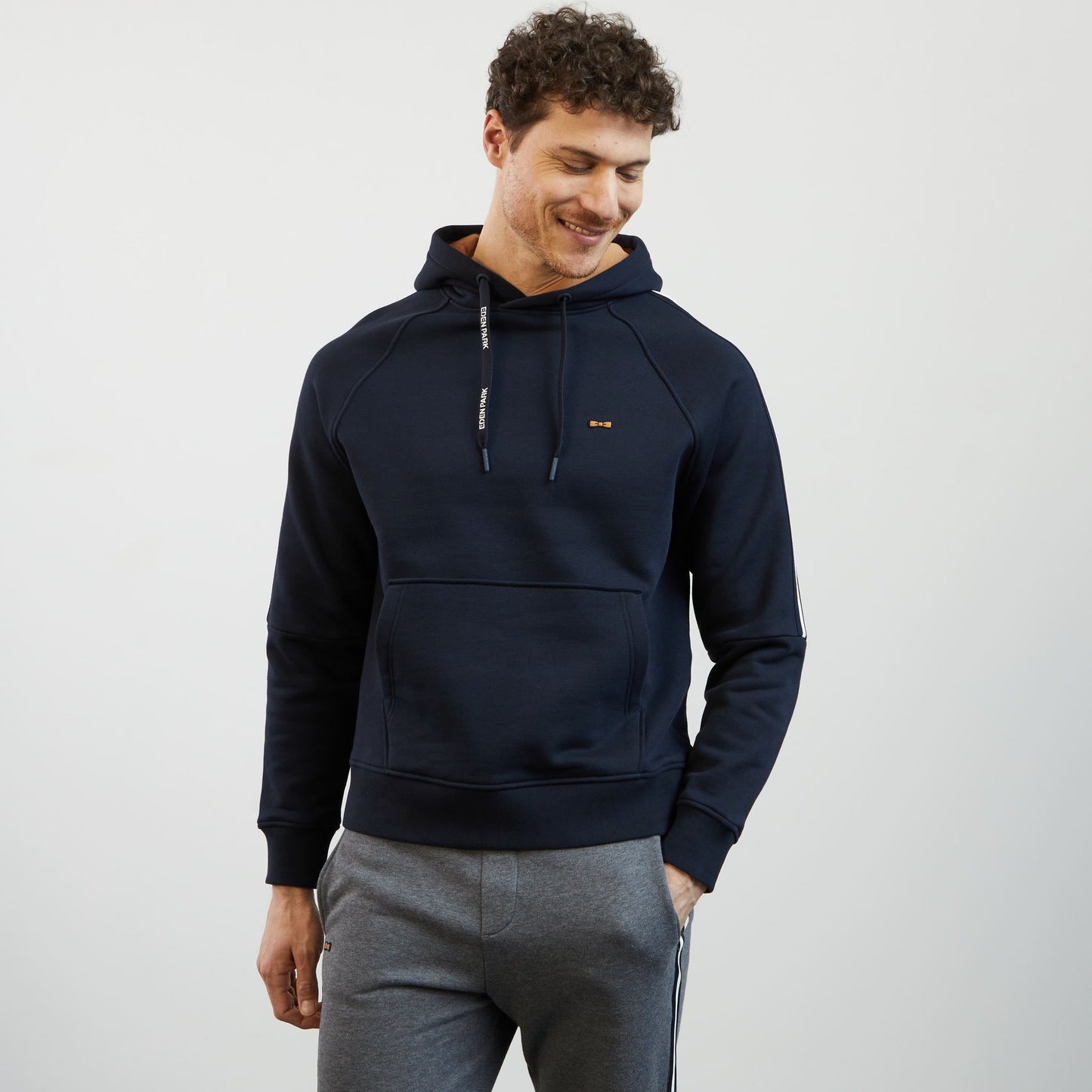 Dark blue hooded sweatshirt with flocked Eden Park details