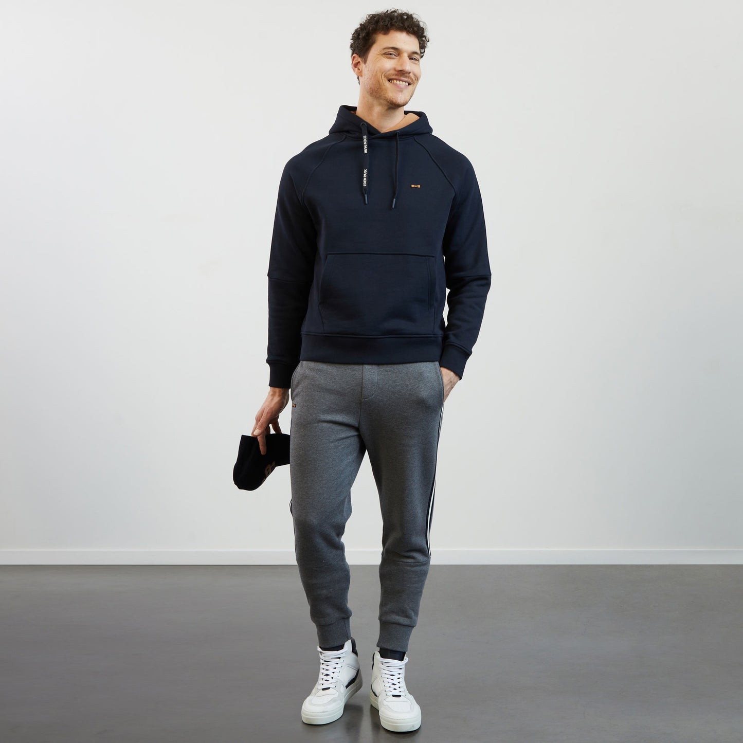 Dark blue hooded sweatshirt with flocked Eden Park details