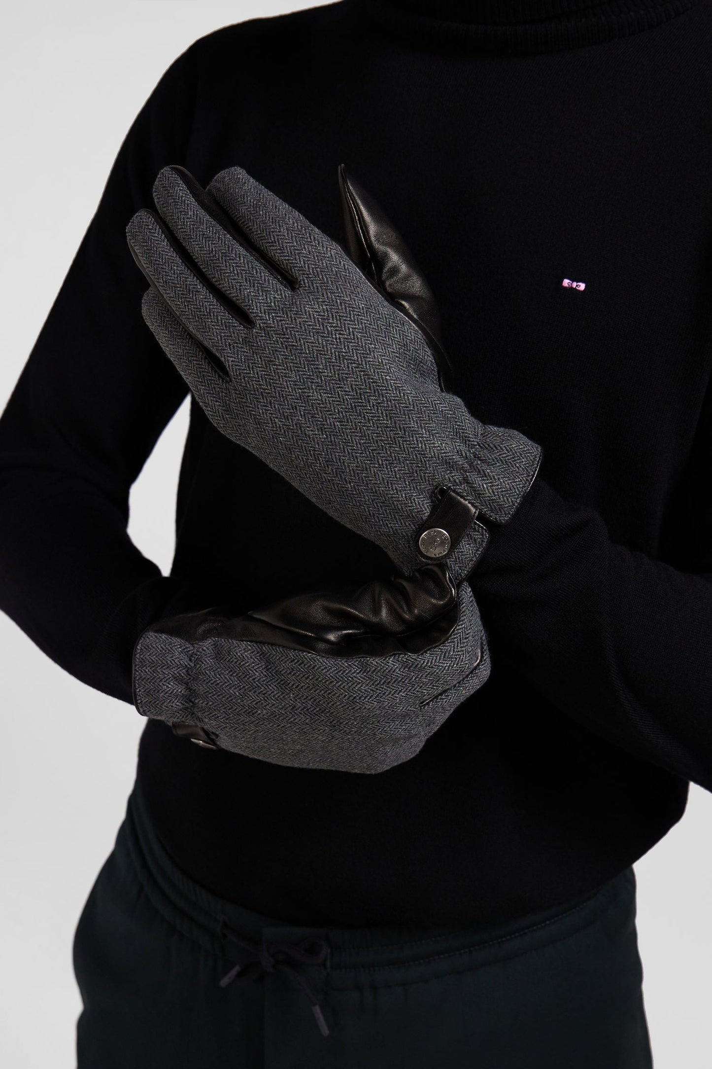 Paire de gants en cuir lisse noir - Image 2