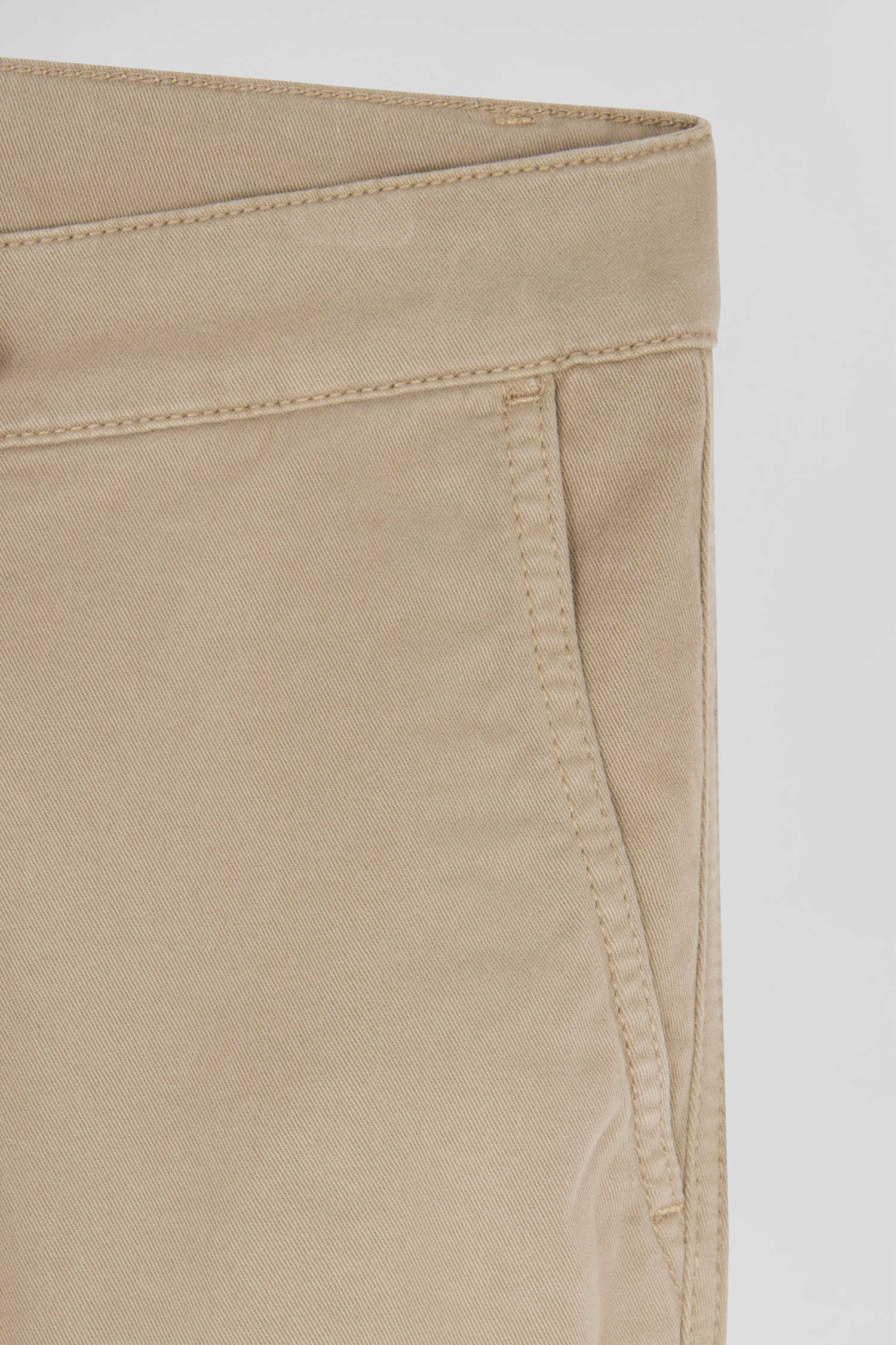 Pantalon chino beige en gabardine de coton stretch coupe Regular