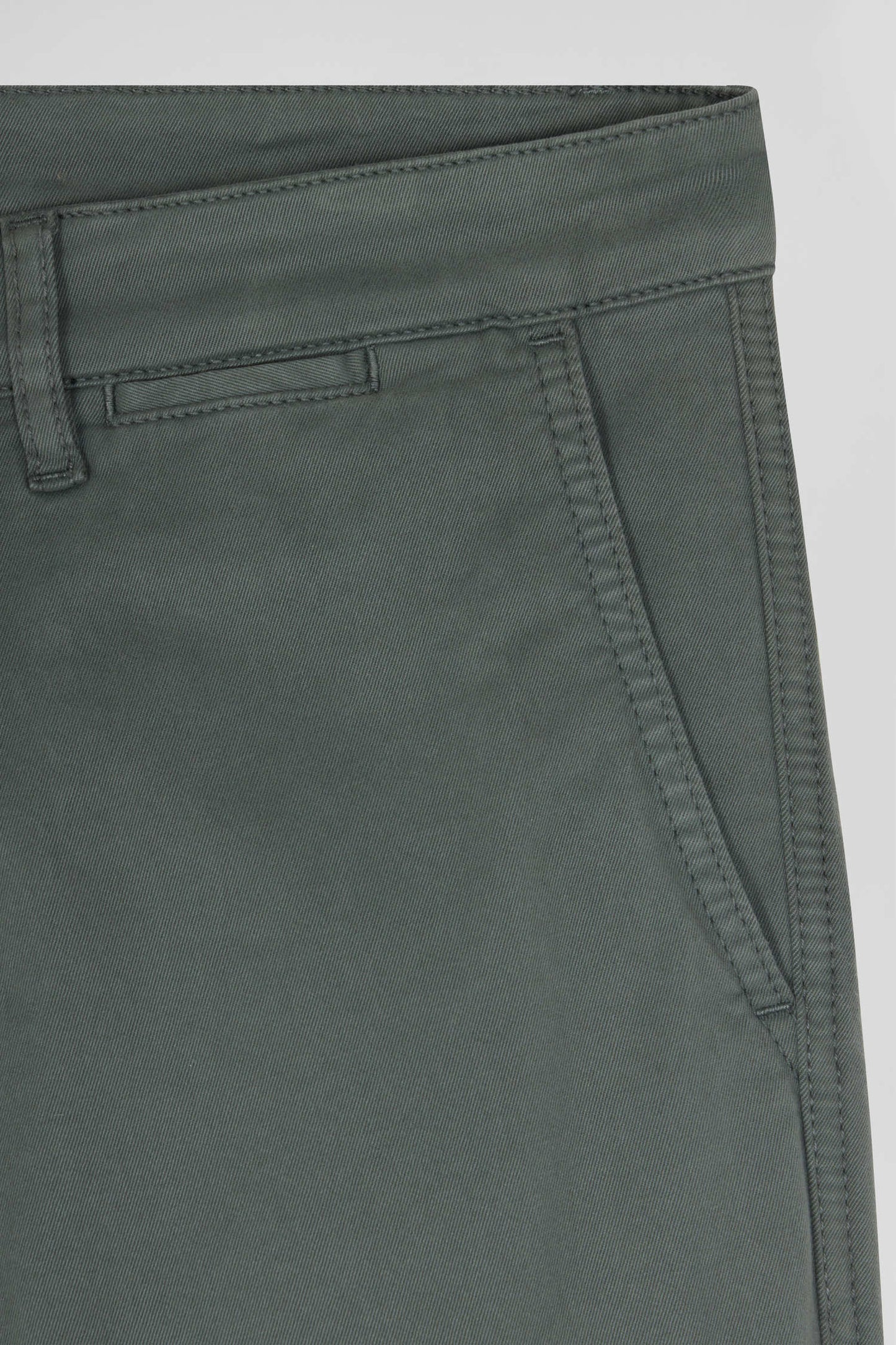 Pantalon chino gris en gabardine de coton stretch coupe Regular - Image 8