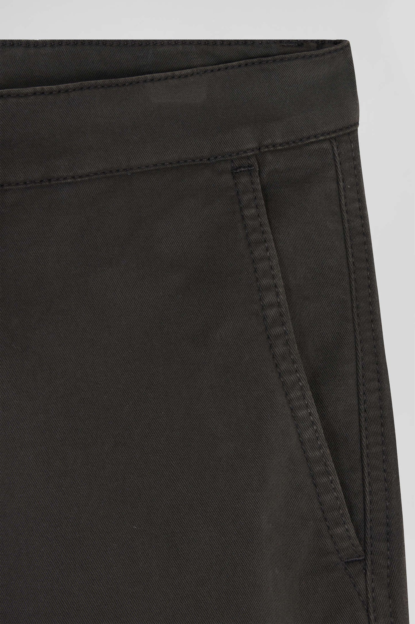 Pantalon chino noir en gabardine de coton stretch coupe Regular - Image 8