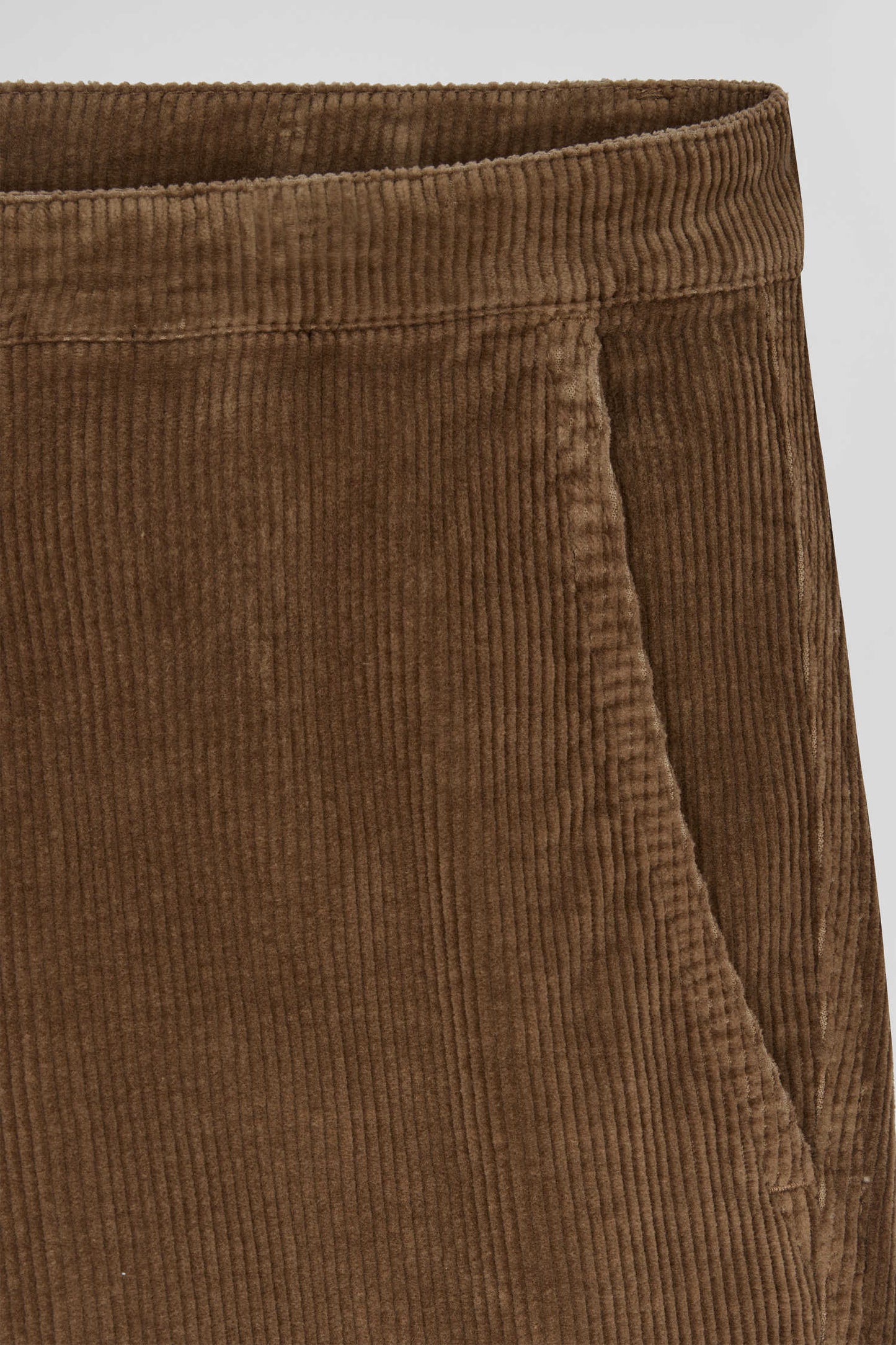 Pantalon chino en coton velours stretch camel coupe Regular - Image 9