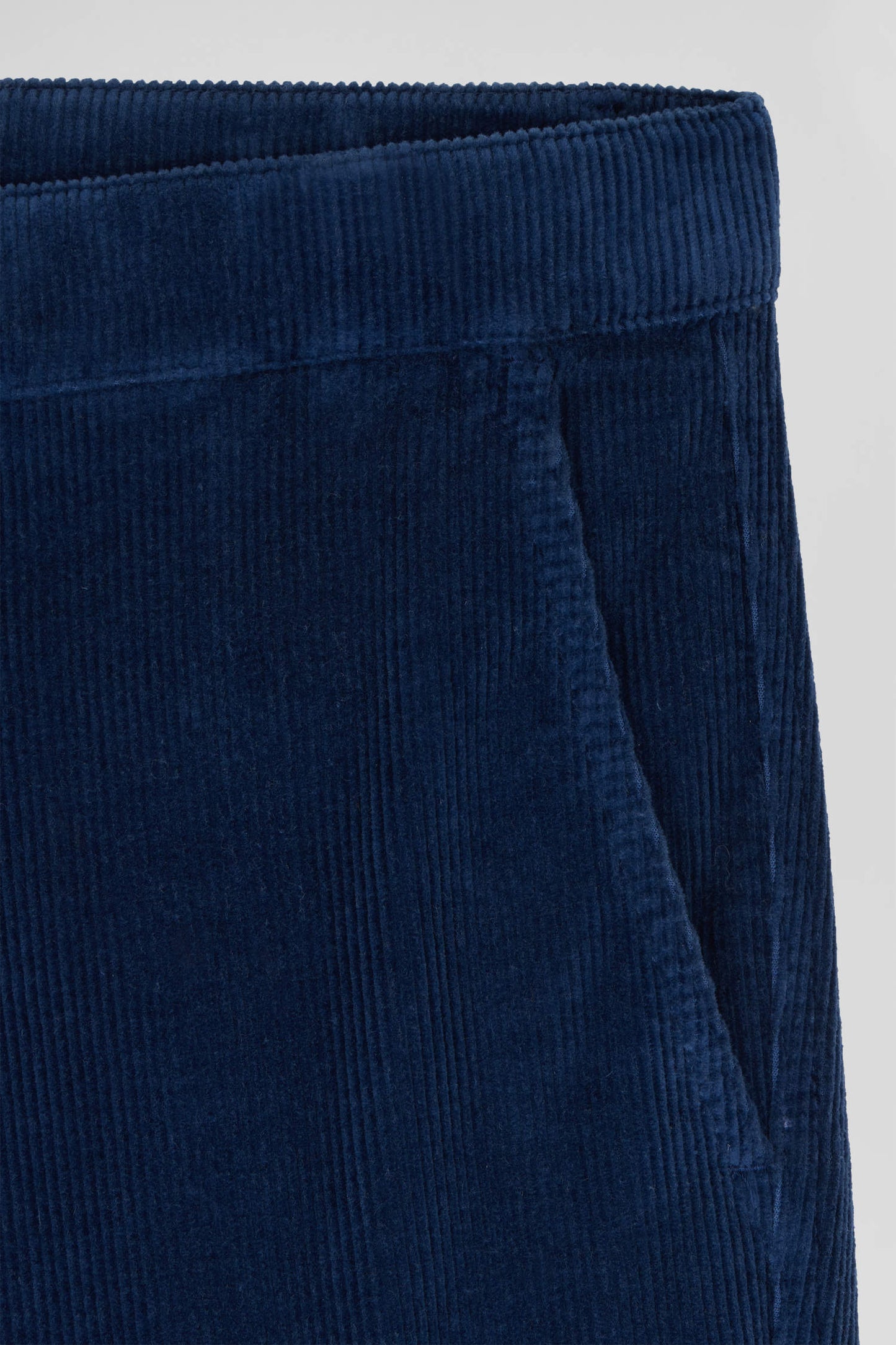 Pantalon chino en coton velours stretch bleu coupe Regular - Image 9