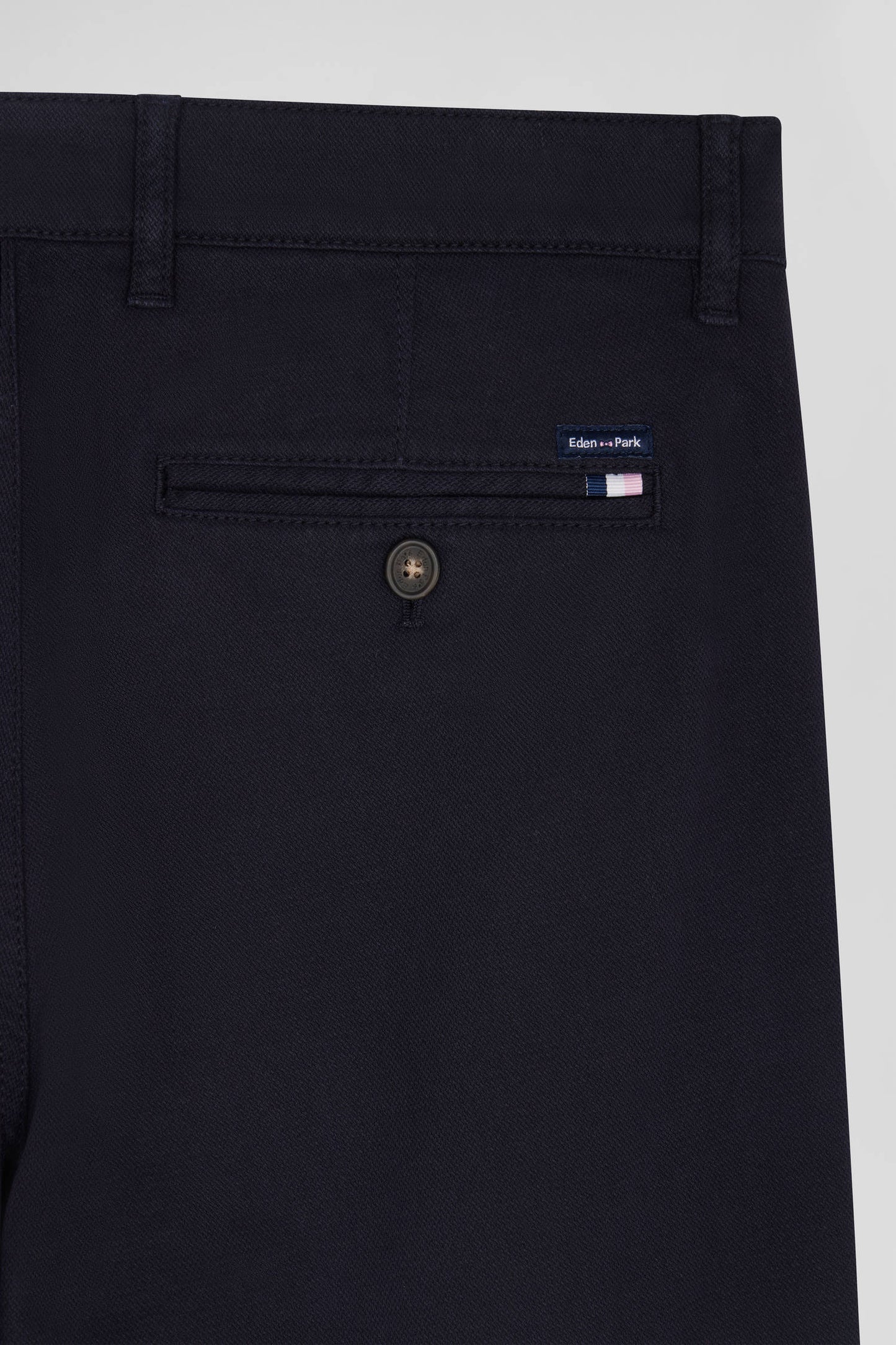 Pantalon chino en piqué de coton stretch et modal marine coupe Regular - Image 9