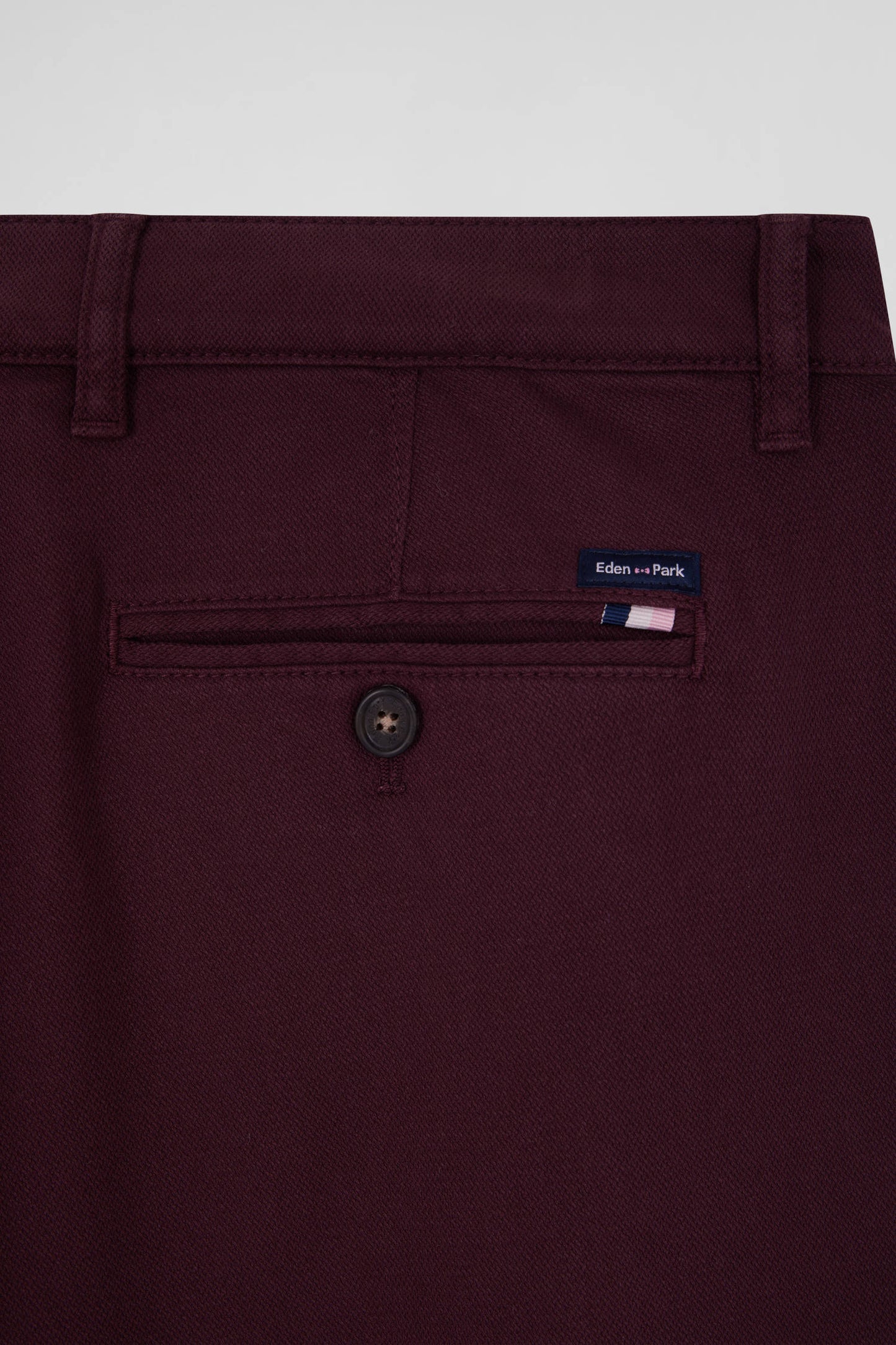 Pantalon chino en piqué de coton stretch et modal bordeaux coupe Regular - Image 9