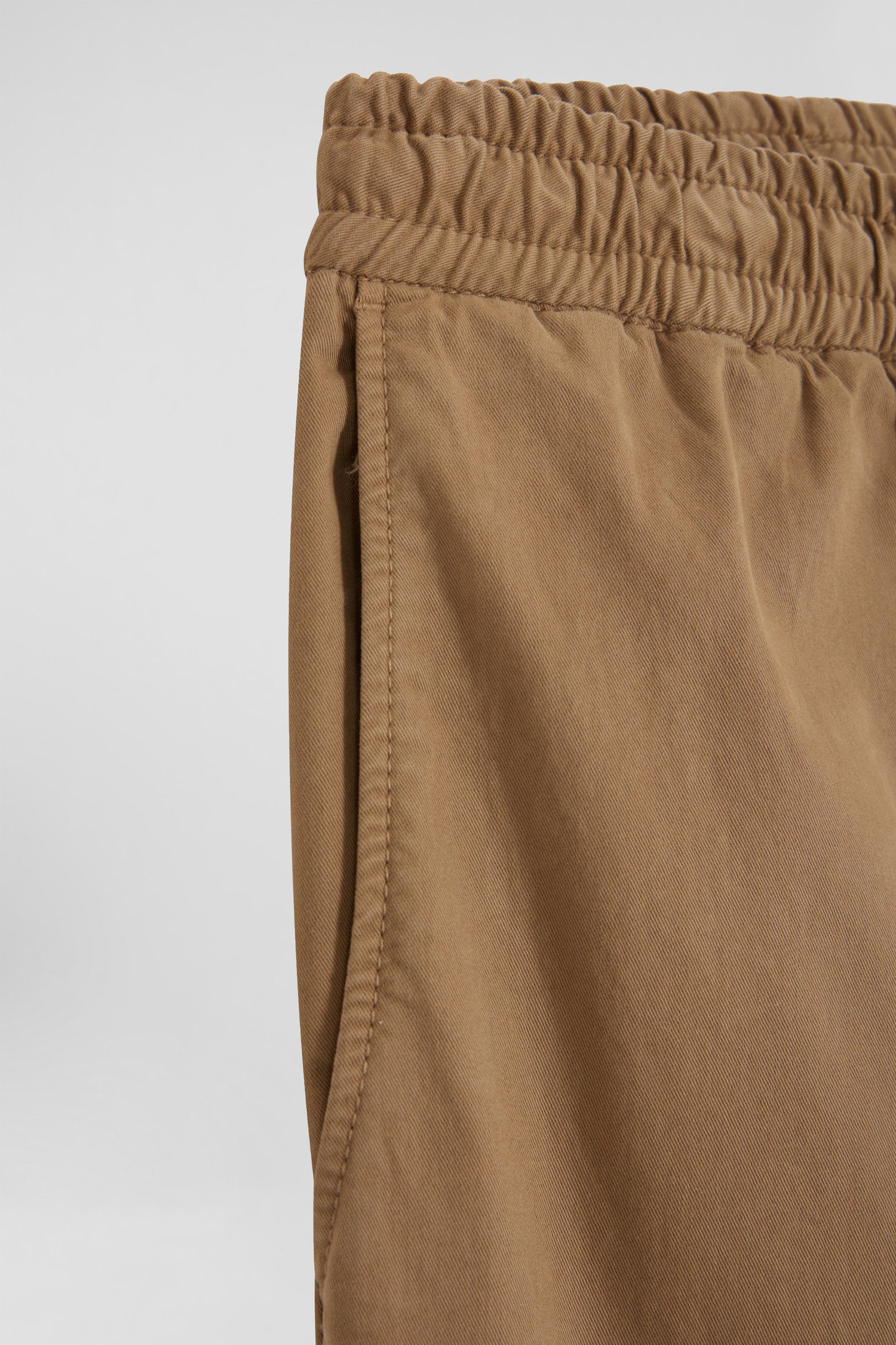 Pantalon taille élastique en coton stretch camel coupe Modern