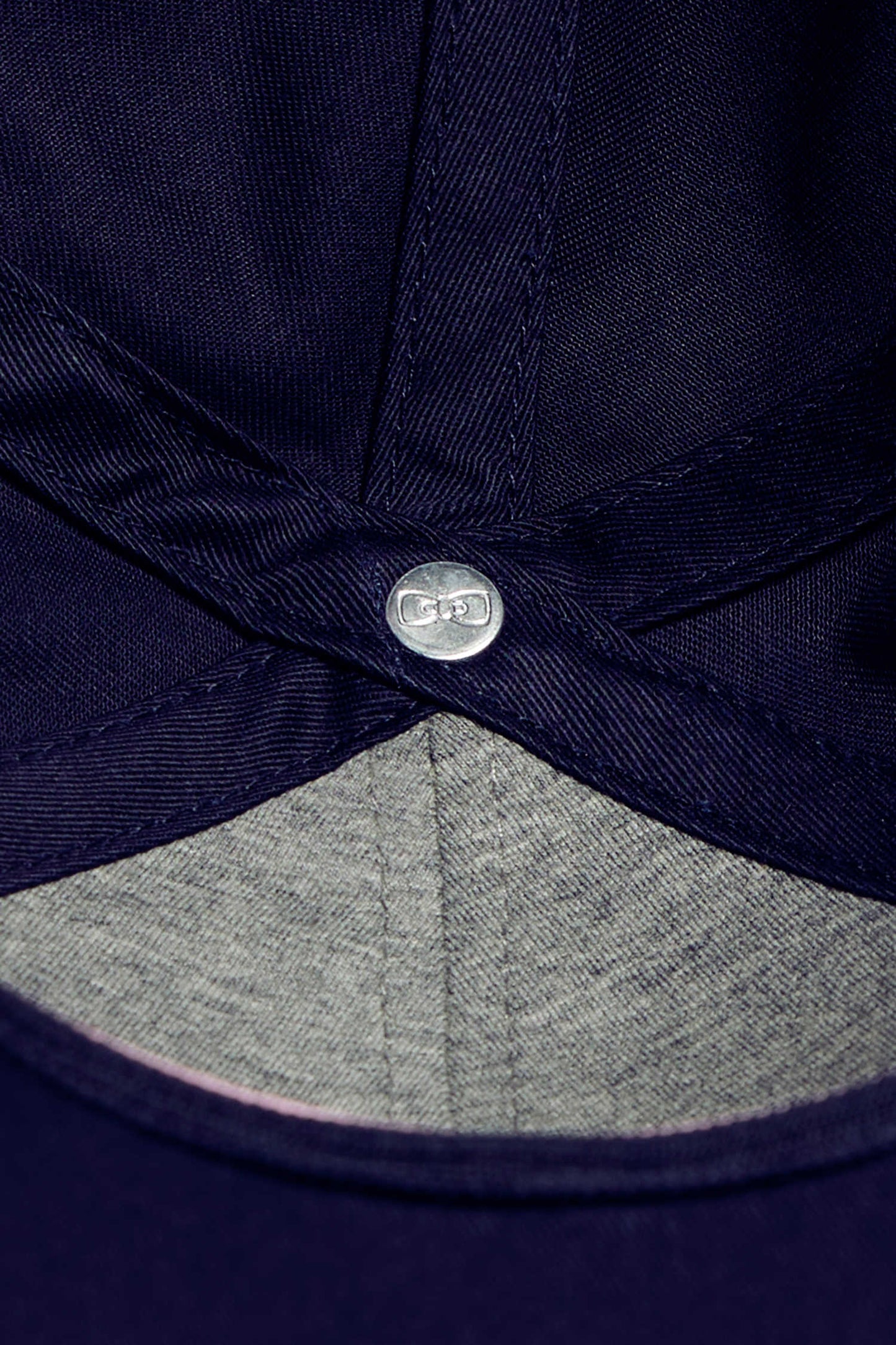 Casquette en coton bleu marine visière siglée - Image 4