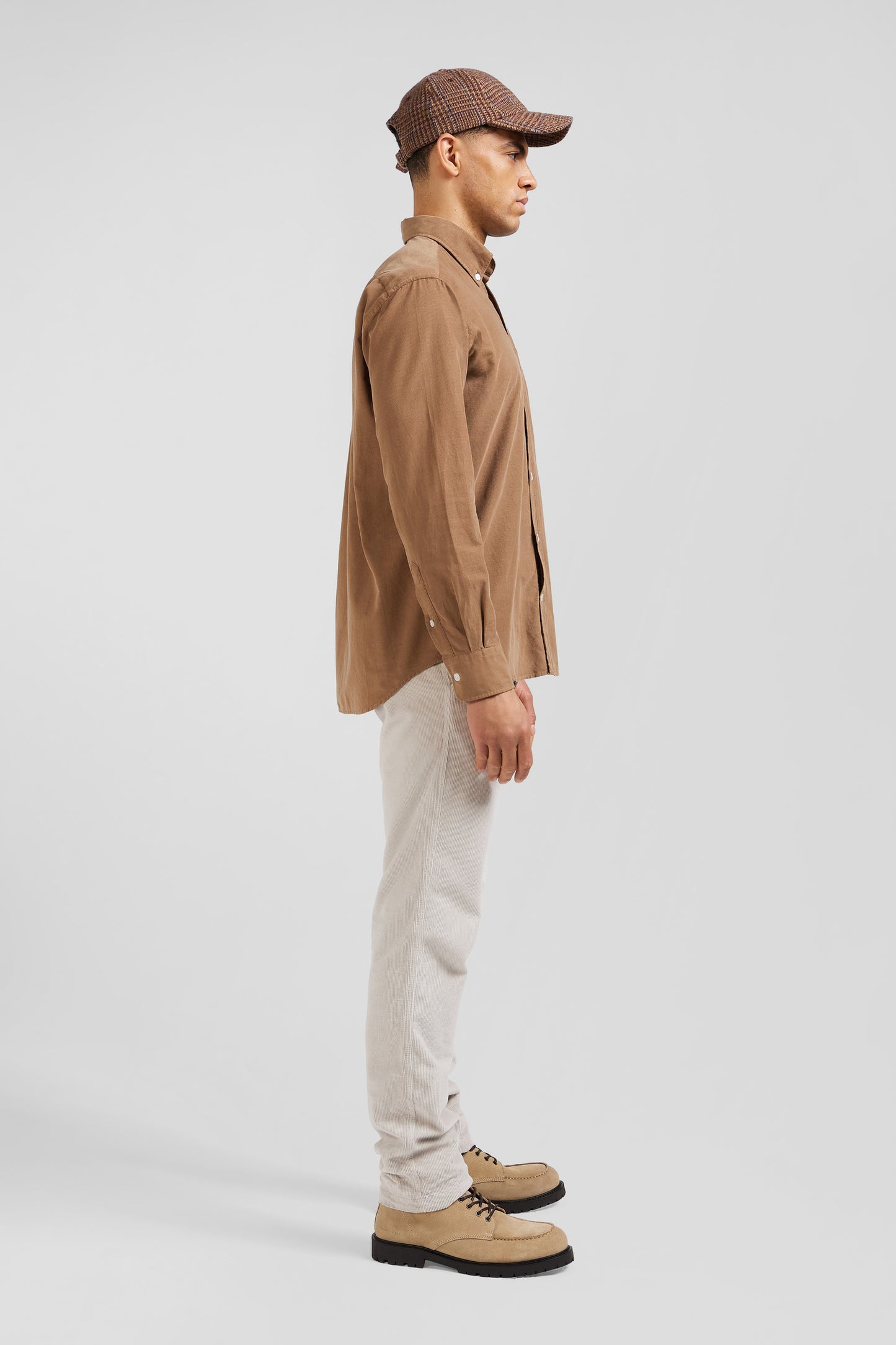 Plain hazelnut corduroy shirt Button-down collar and chest pocket Regular fit