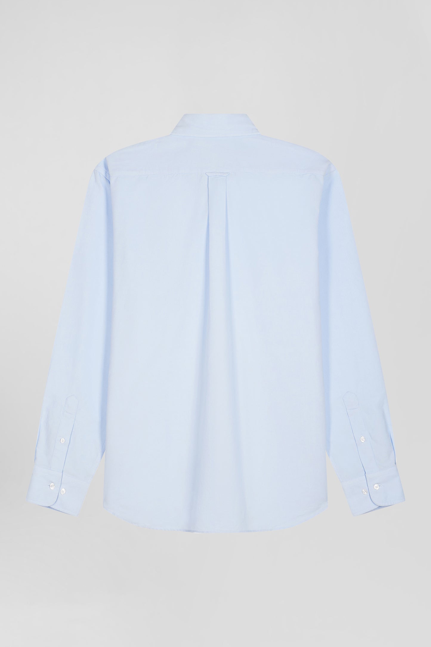 Light-colored corduroy shirt with button-down collar and regular-fit breast pocket