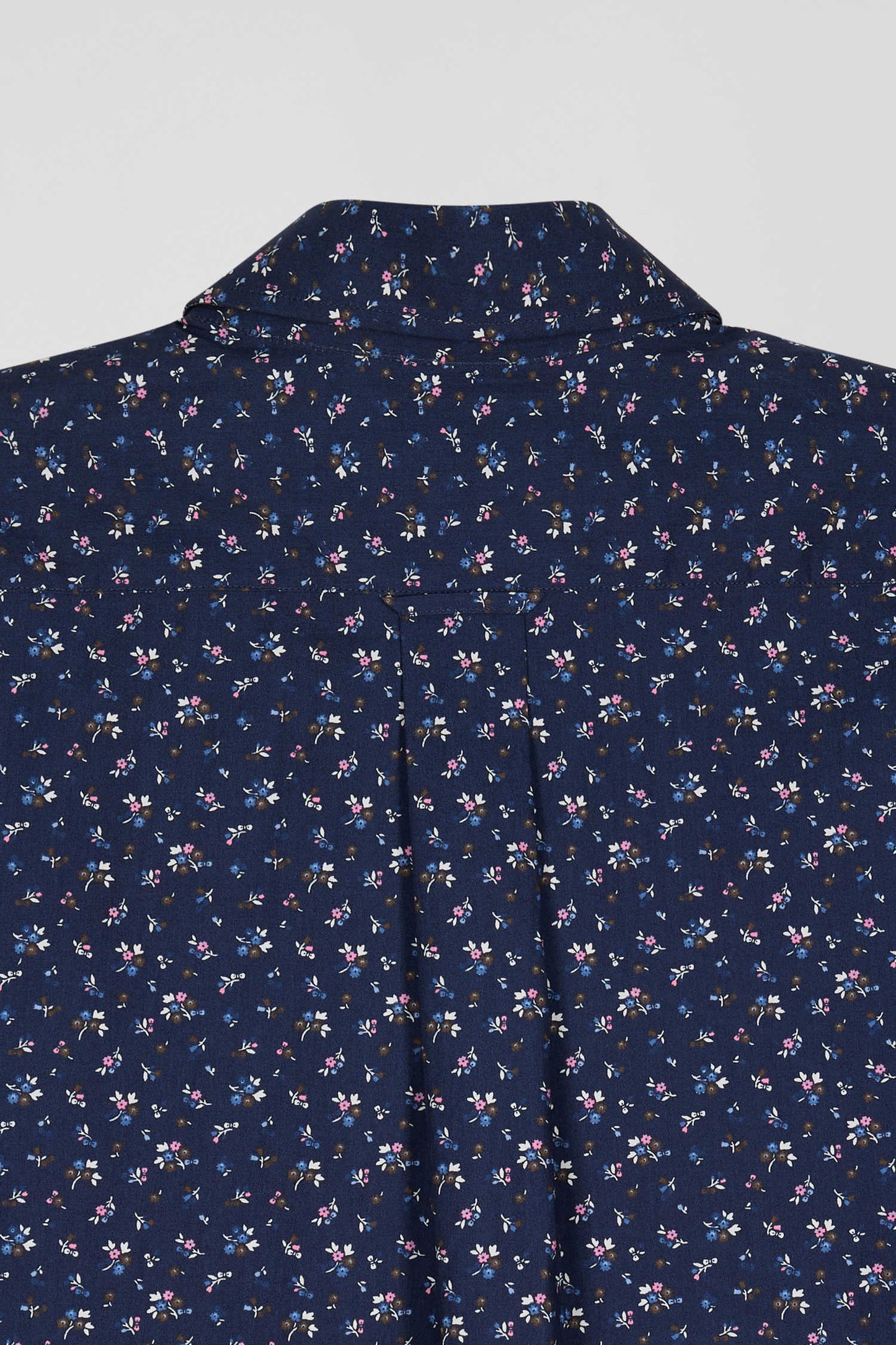 Chemise en popeline de coton bleu marine à microimprimé fleurs coupe Regular - Image 10