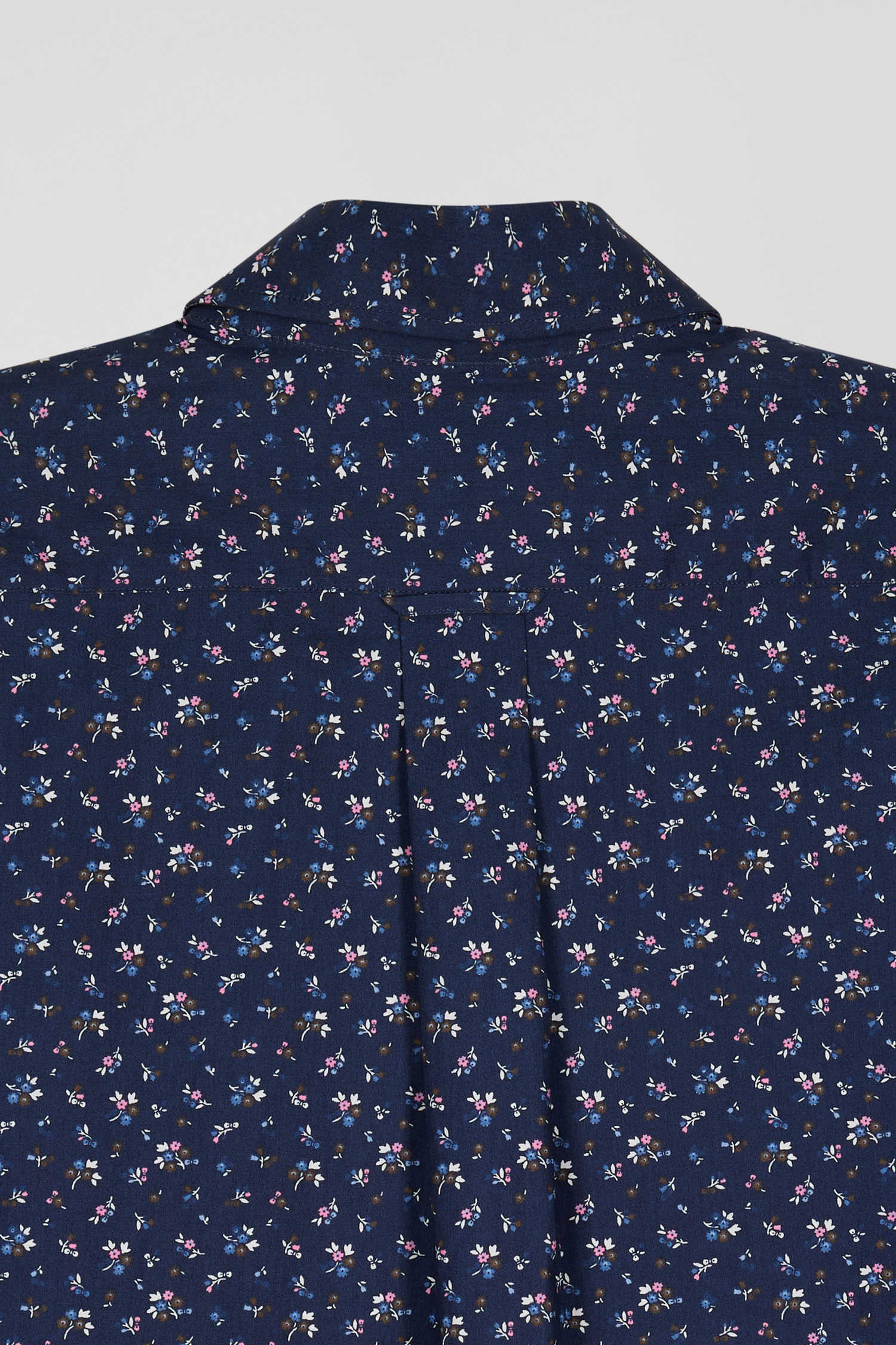 Chemise en popeline de coton bleu marine à microimprimé fleurs coupe Regular