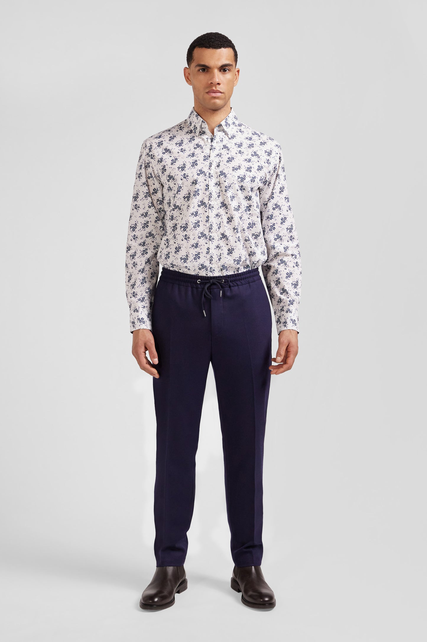 Regular ecru cotton poplin shirt with navy floral print