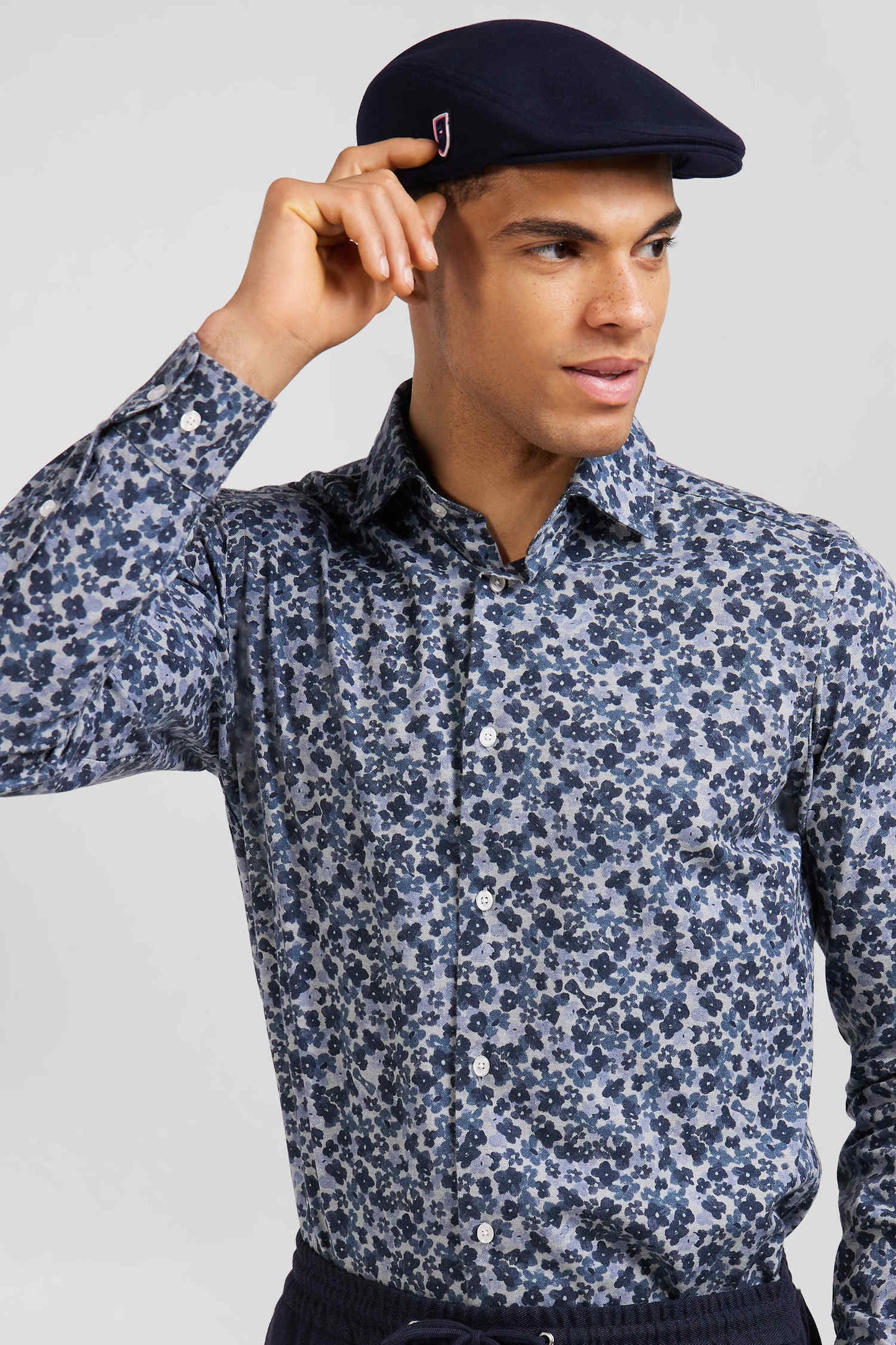 Chemise en popeline de coton grise microimprimé fleurs coupe Slim