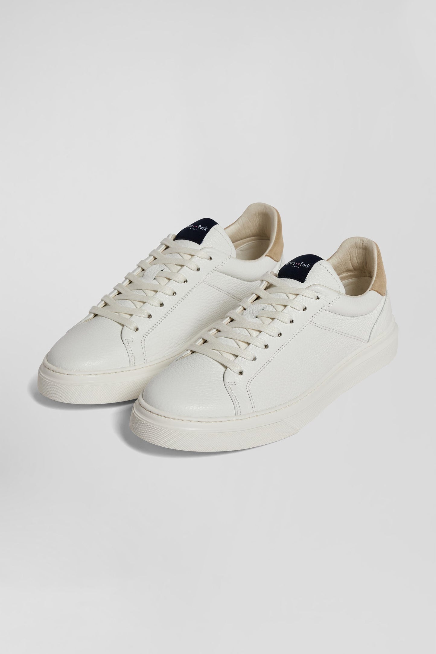 Paire de baskets basses en cuir blanc - Image 3