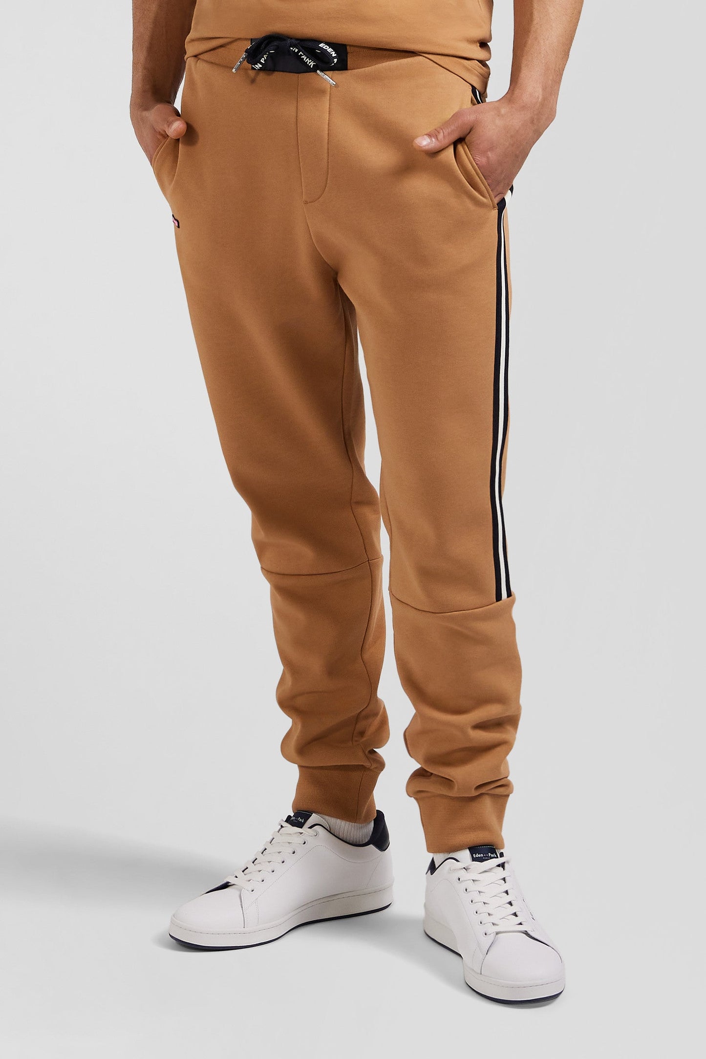 Pantalon jogging en coton mélangé camel galon rayé coupe Regular - Image 3