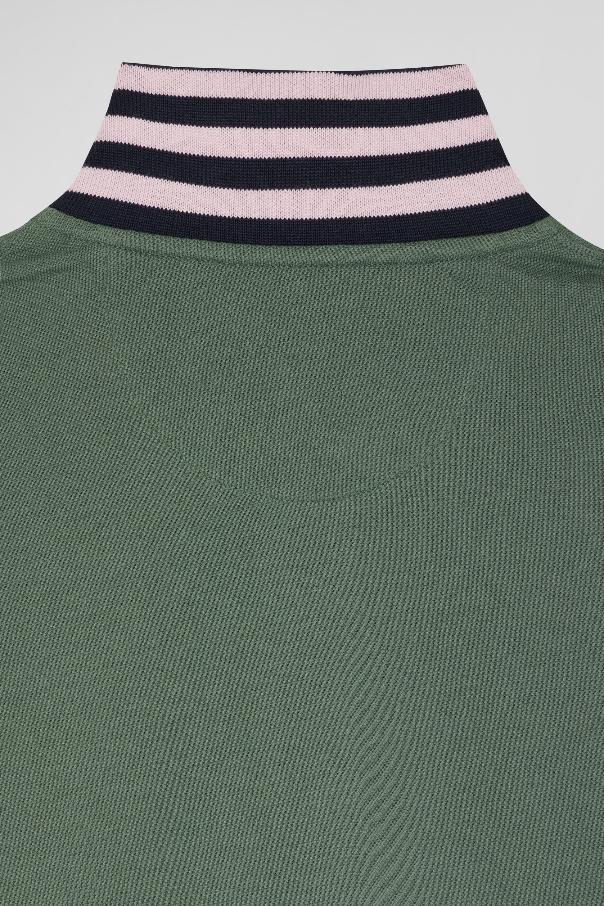 Regular green short-sleeved cotton piqué polo shirt with contrasting details