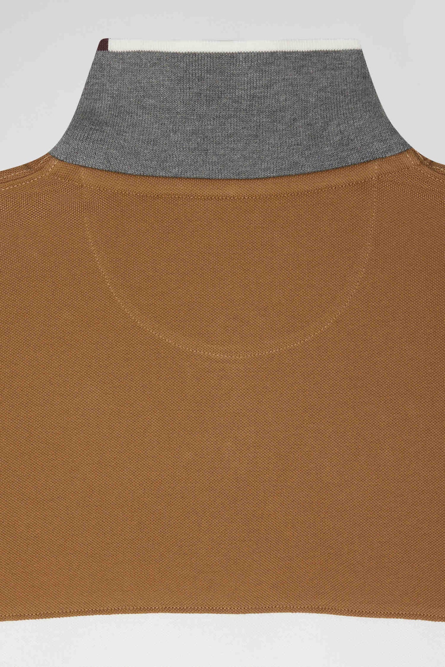 Polo manches longues colorblock en piqué coton camel coupe Regular - Image 10