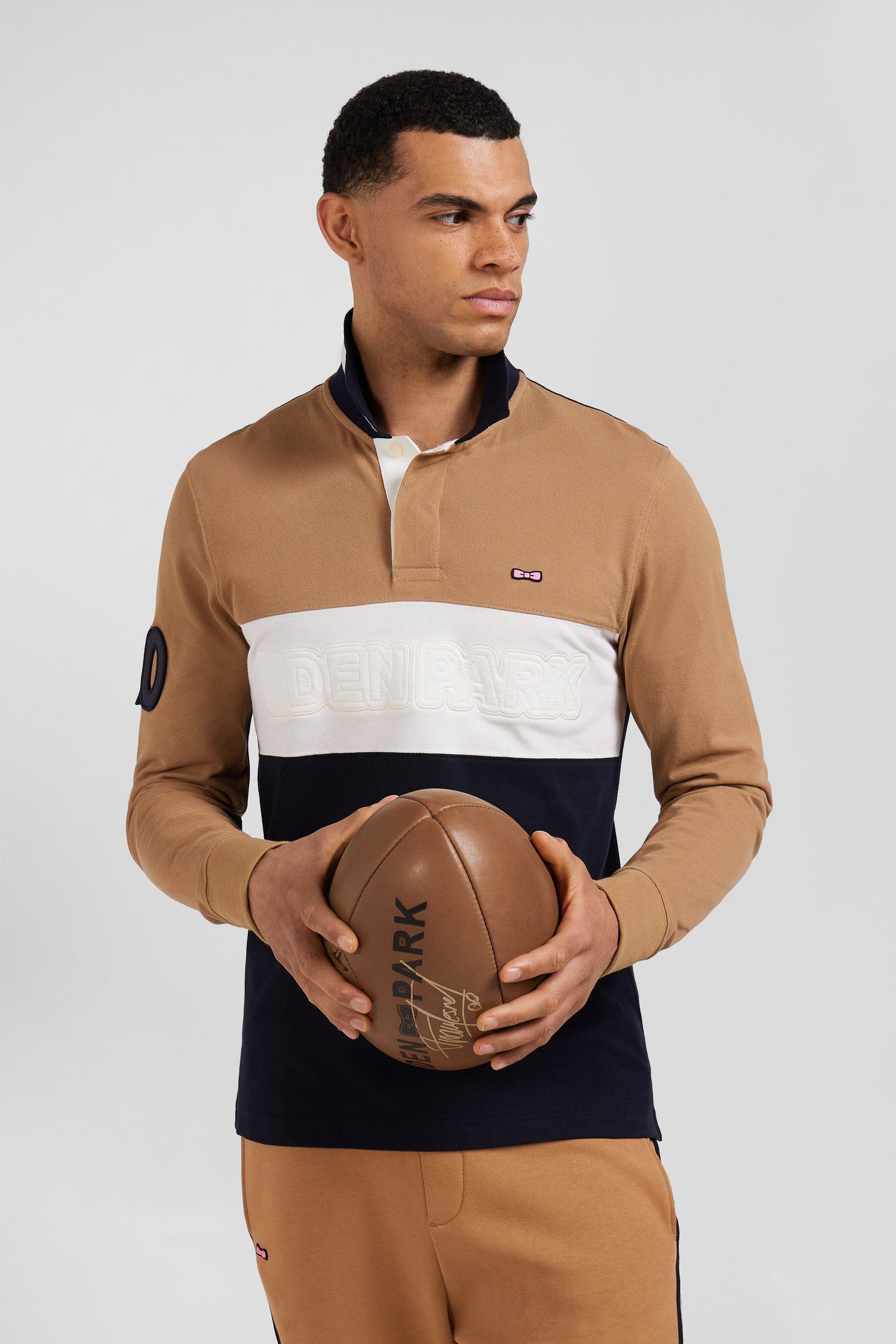 Polo manches longues en piqué coton camel broderie matelassée coupe Regular