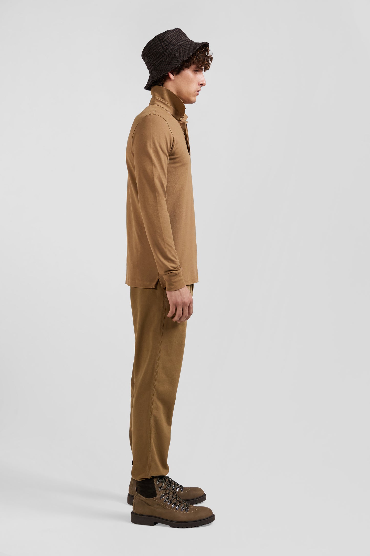 Long-sleeved polo shirt in hazelnut cotton piqué, slim fit