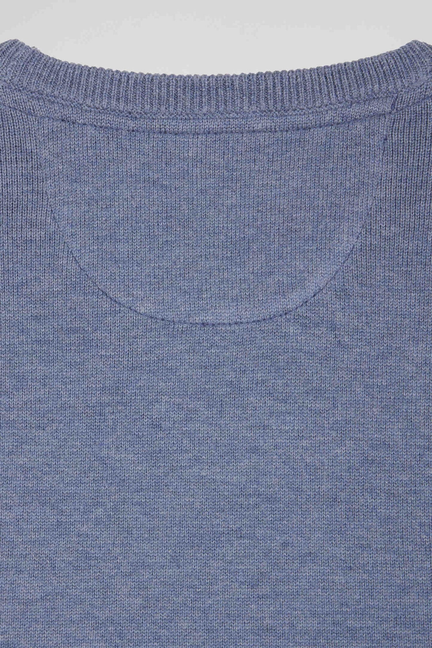 Pull col V en laine et coton bleu clair coupe Regular - Image 10