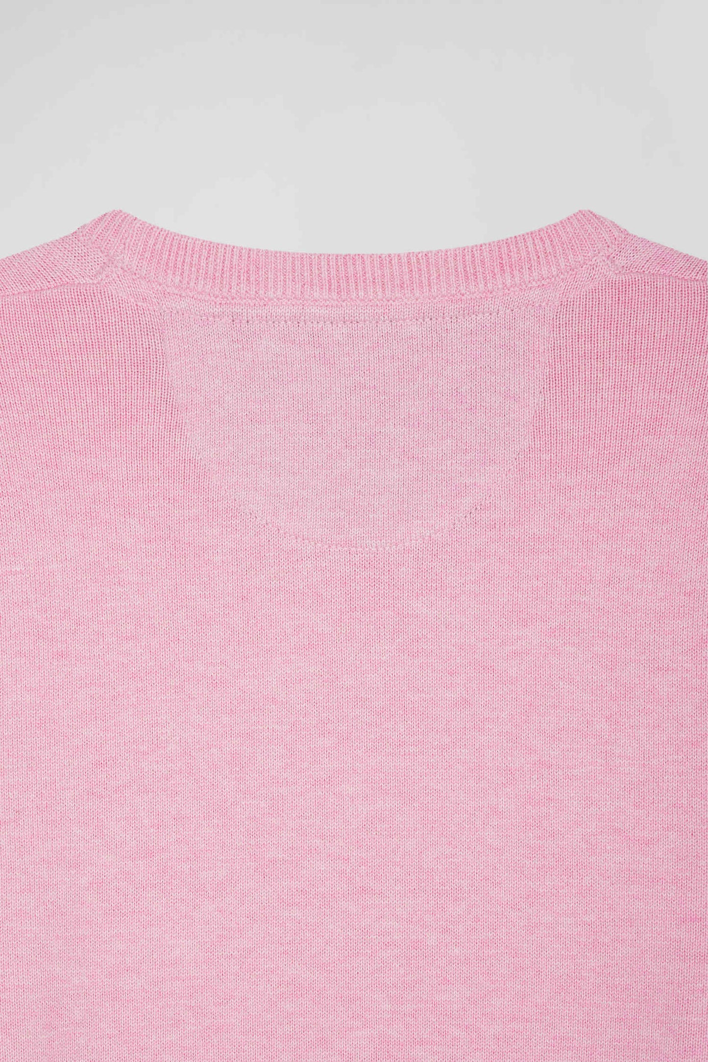 Pull col V en laine et coton rose coupe Regular - Image 10