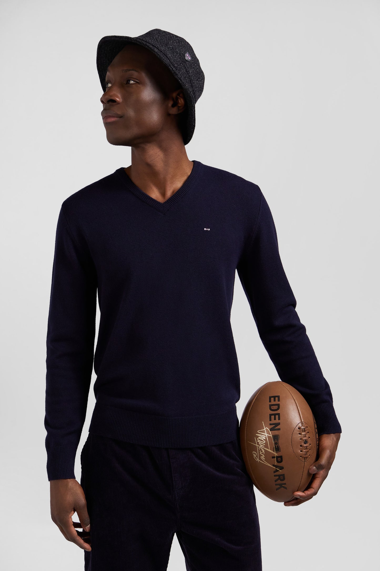 Regular navy wool and cotton V-neck jumper with striped details
