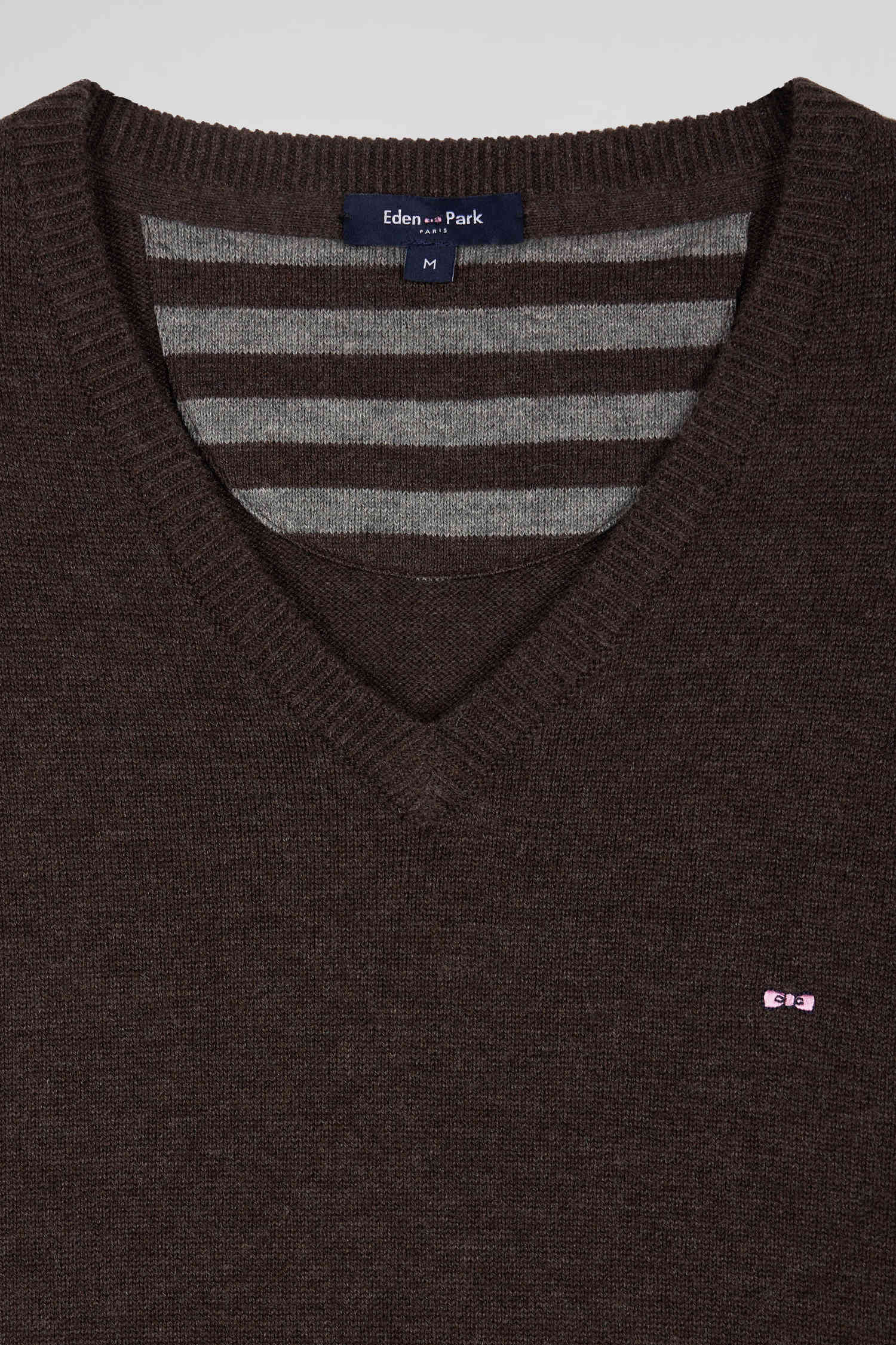 Pull col V en laine et coton marron demi-lune cerclée coupe Regular