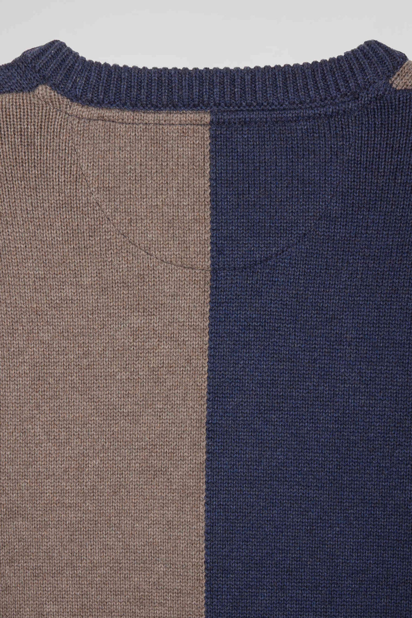 Pull col rond colorblock en coton bleu chiné et marron coupe Regular - Image 10