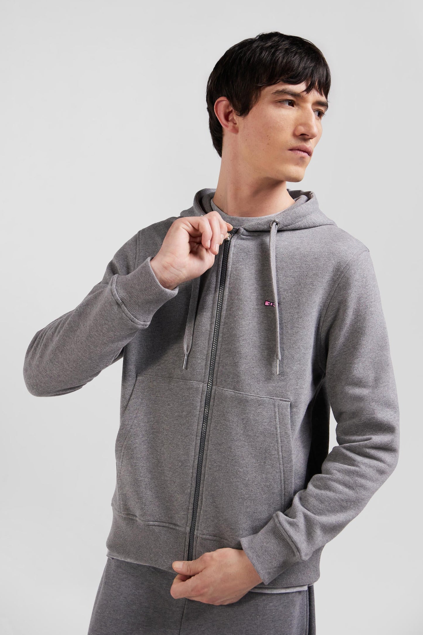 Sweatshirt zippé à capuche en molleton coton gris coupe Regular - Image 3