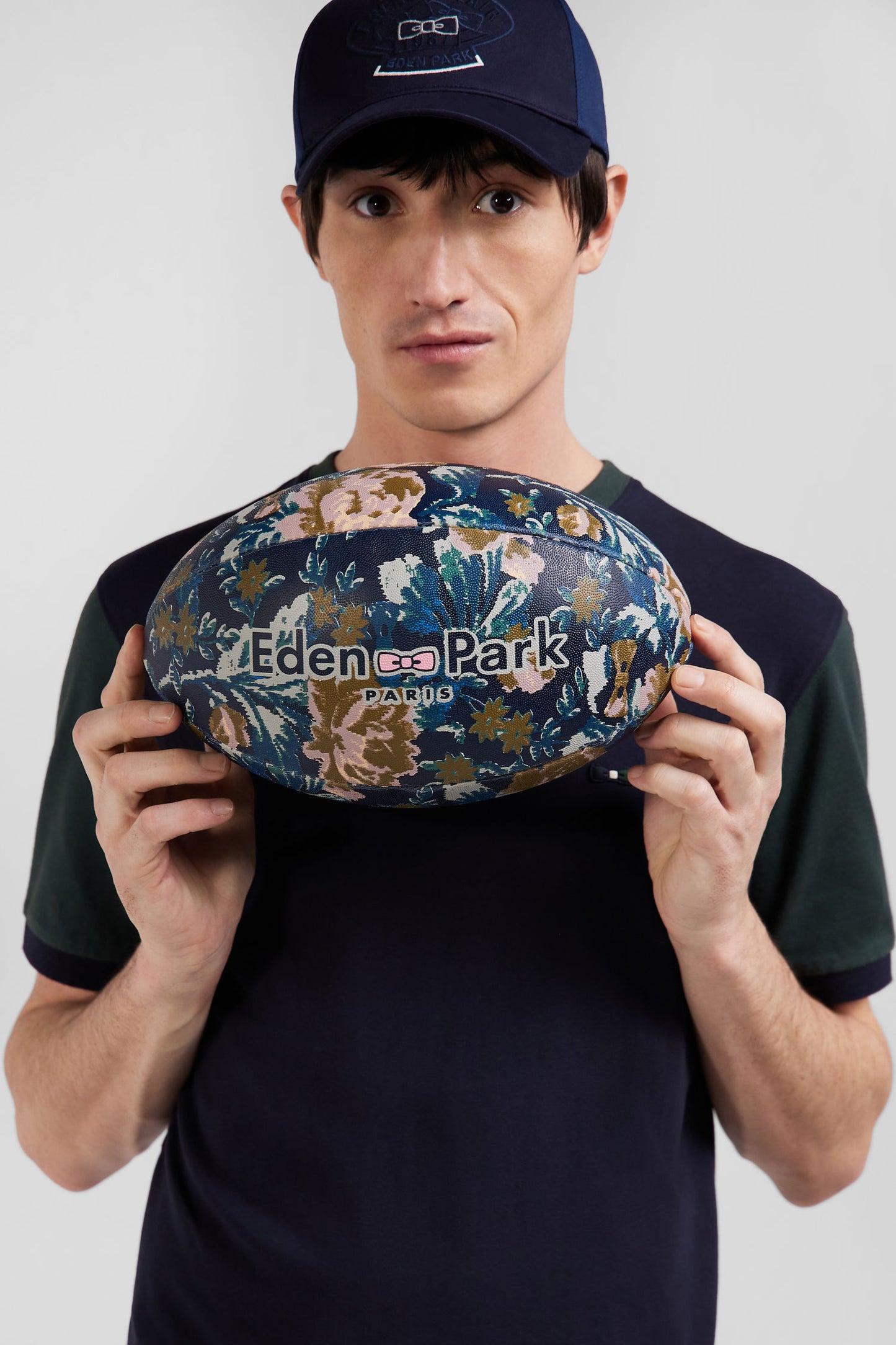 Regular green cotton T-shirt with short contrasting sleeves