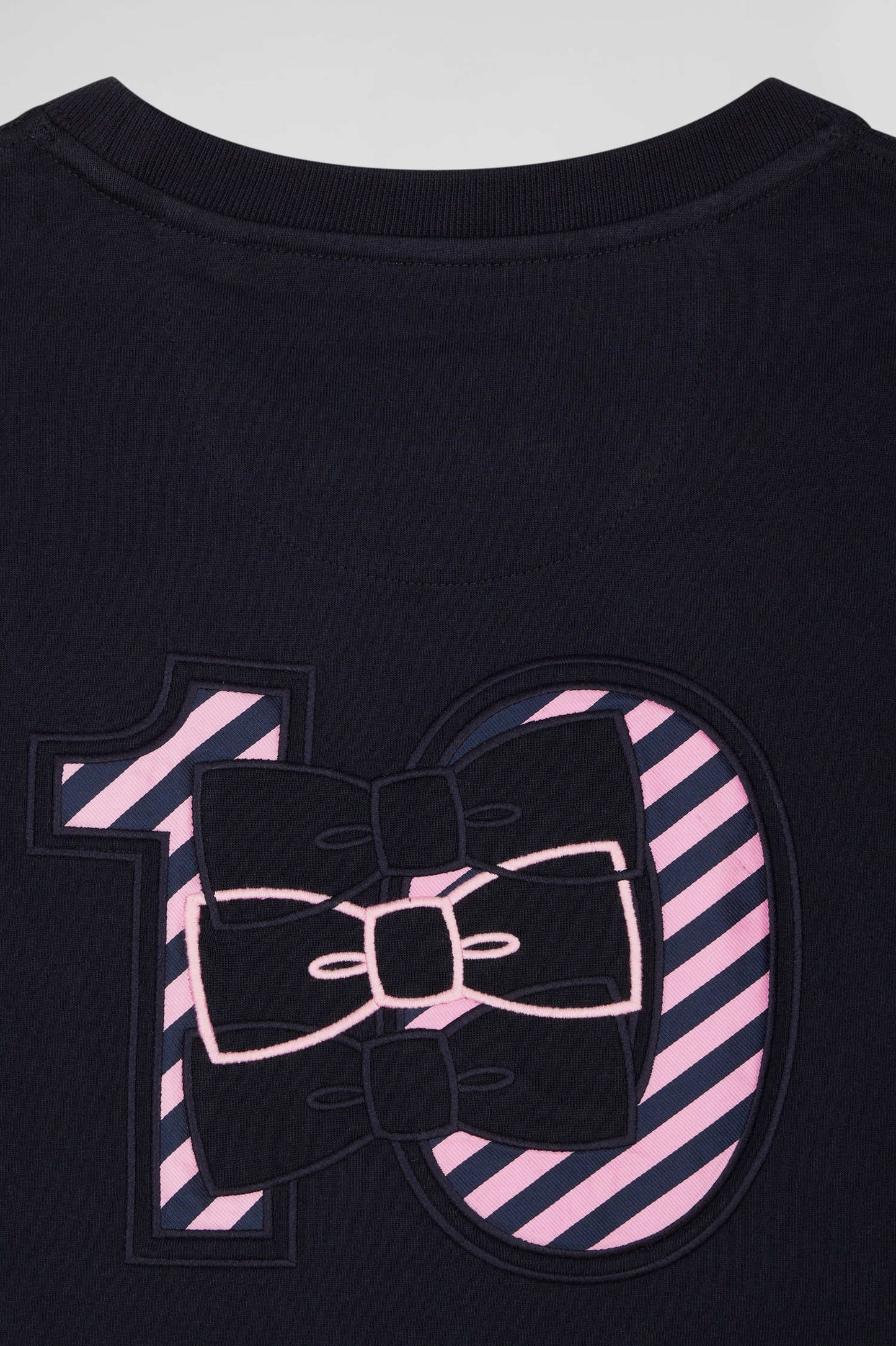 Regular navy short-sleeved cotton T-shirt with striped embroidery
