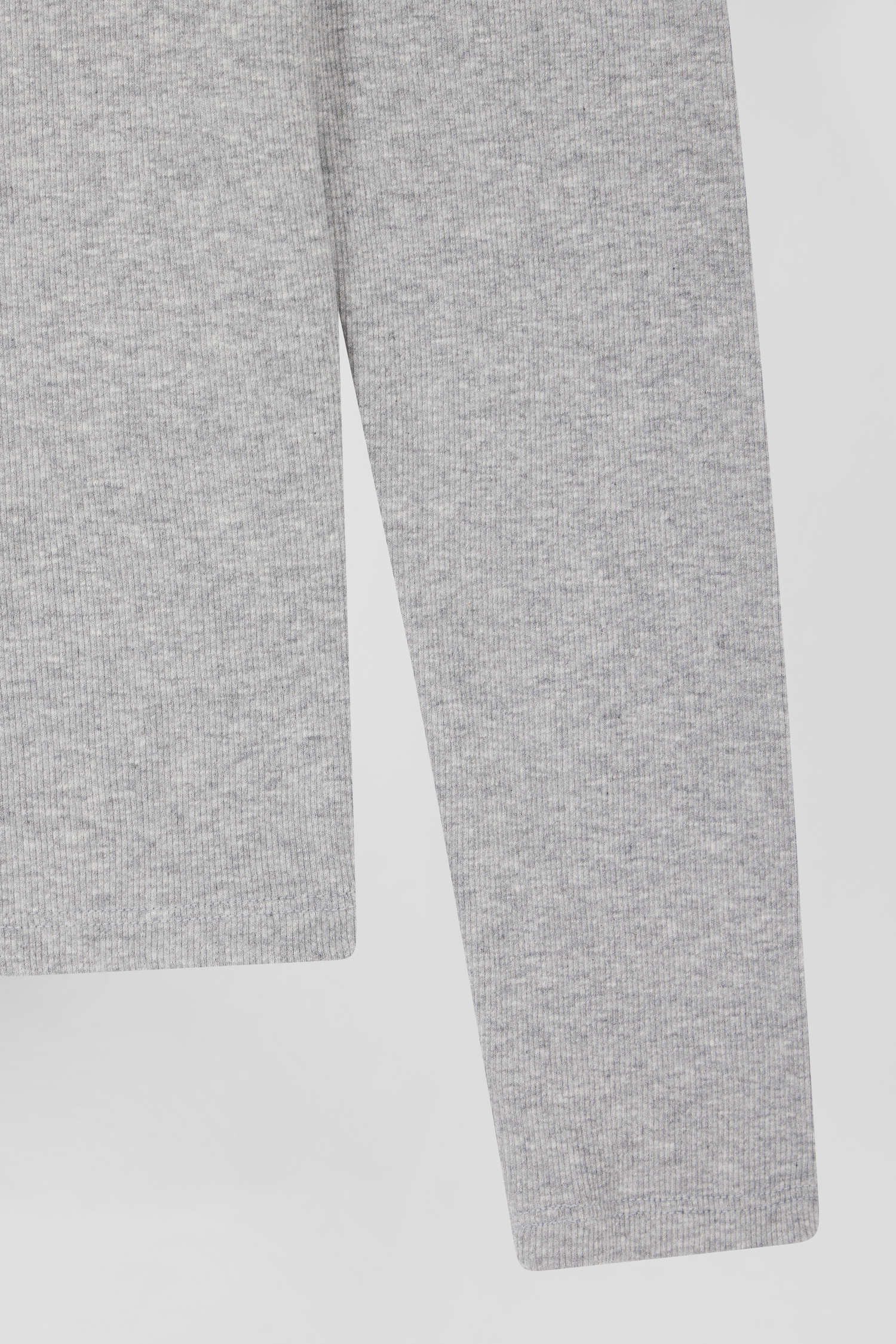 Slim grey long-sleeved round neck cotton T-shirt