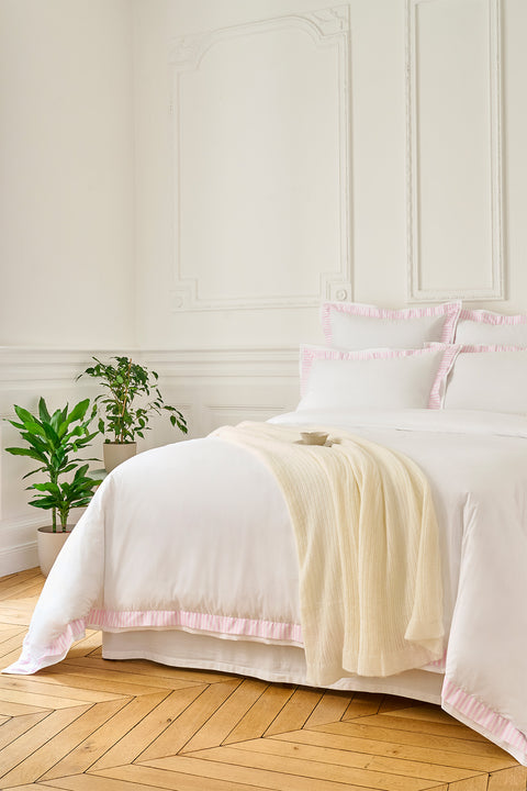 Comforter cover in white cotton percale with pink striped edging - Image 1