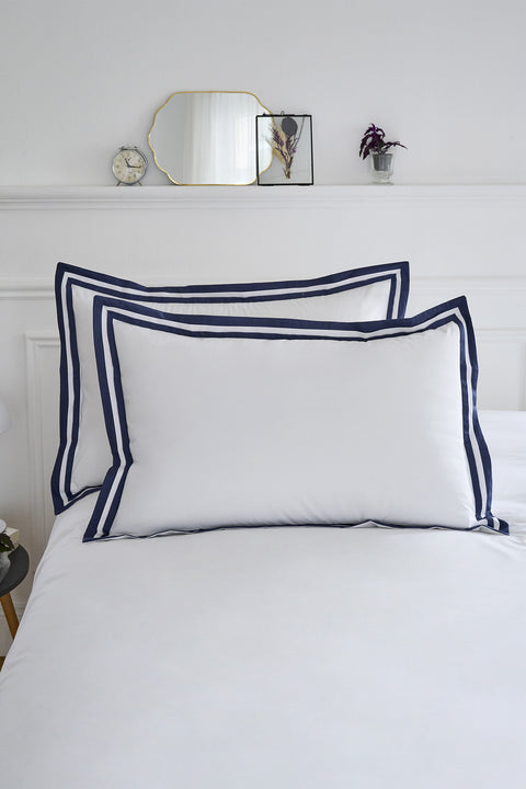 Set of rectangular pillowcases in white cotton with navy trim - Image 1