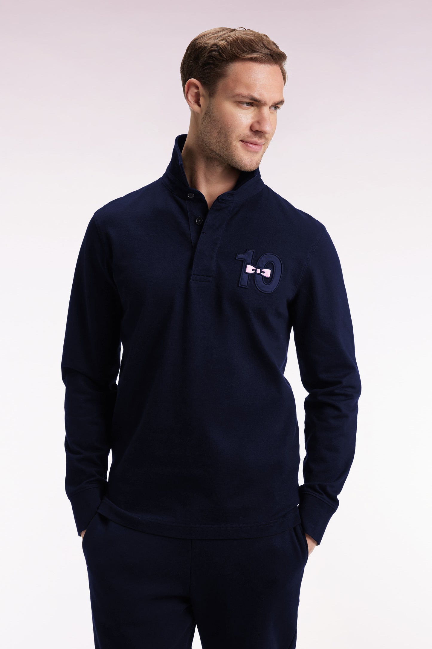 Long-sleeved jersey in thick navy cotton jersey with embroidered straight cut