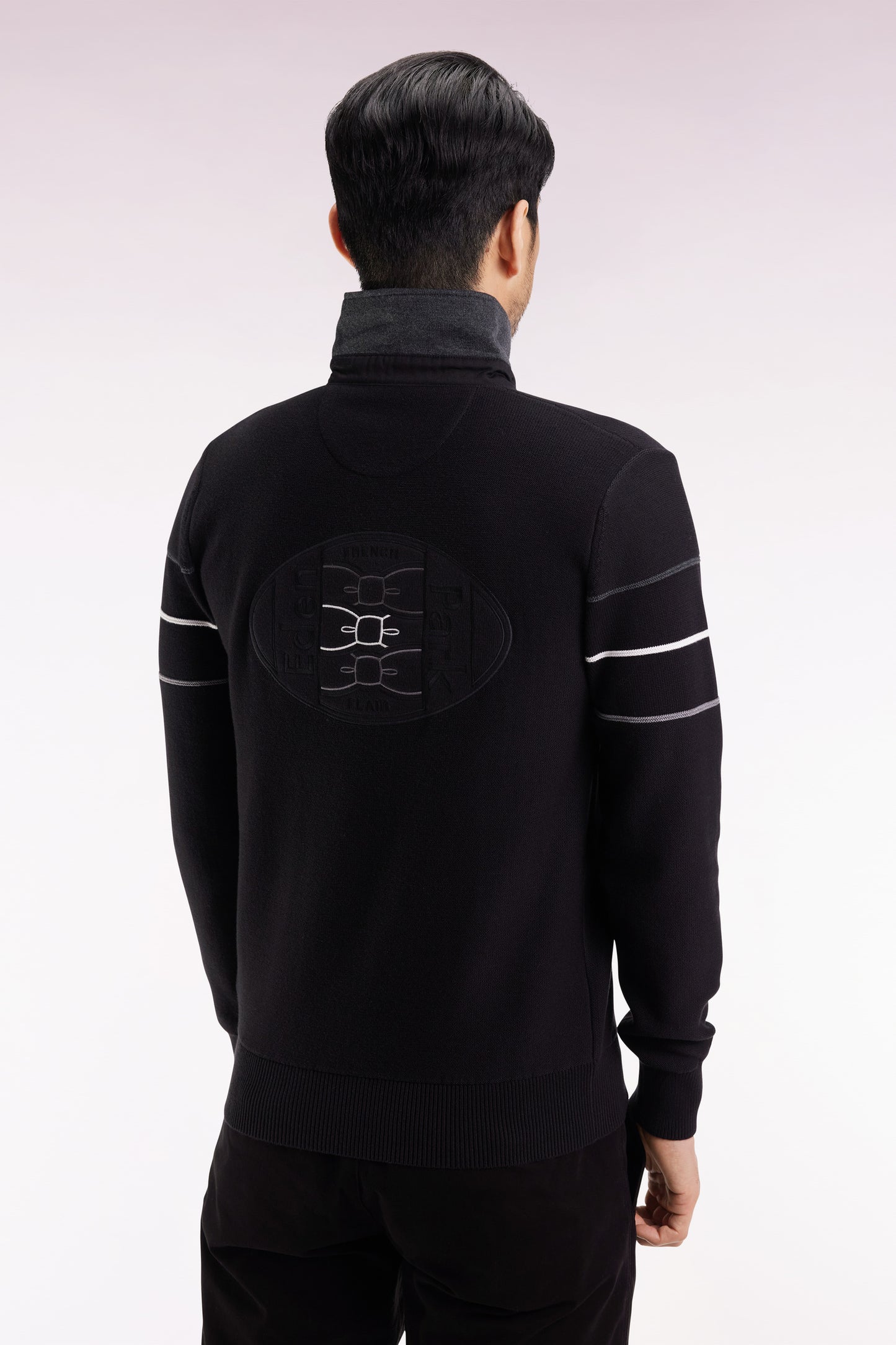 Pull col maillot en coton noir dos brodé