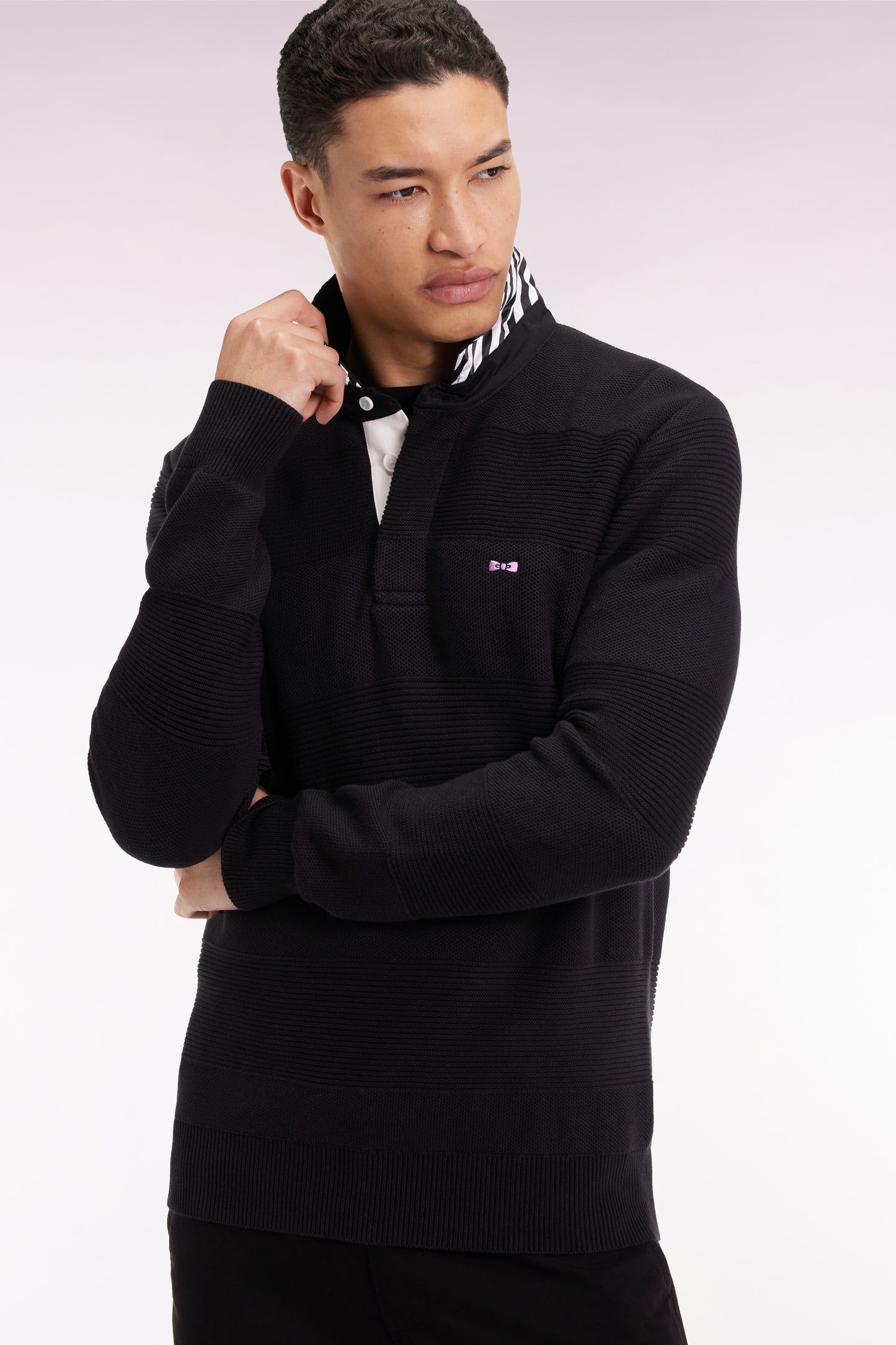 Pull col maillot en coton marine à effet de rayure